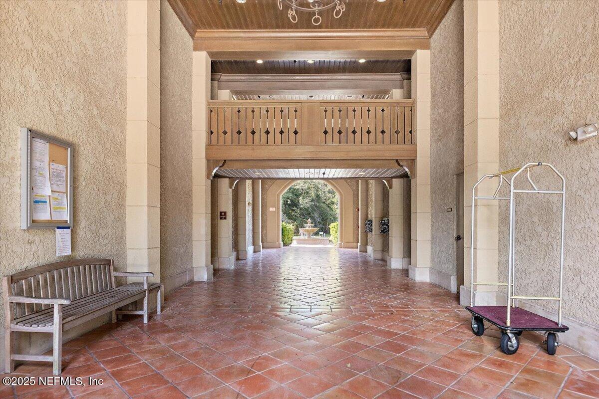 945 REGISTRY Boulevard 302