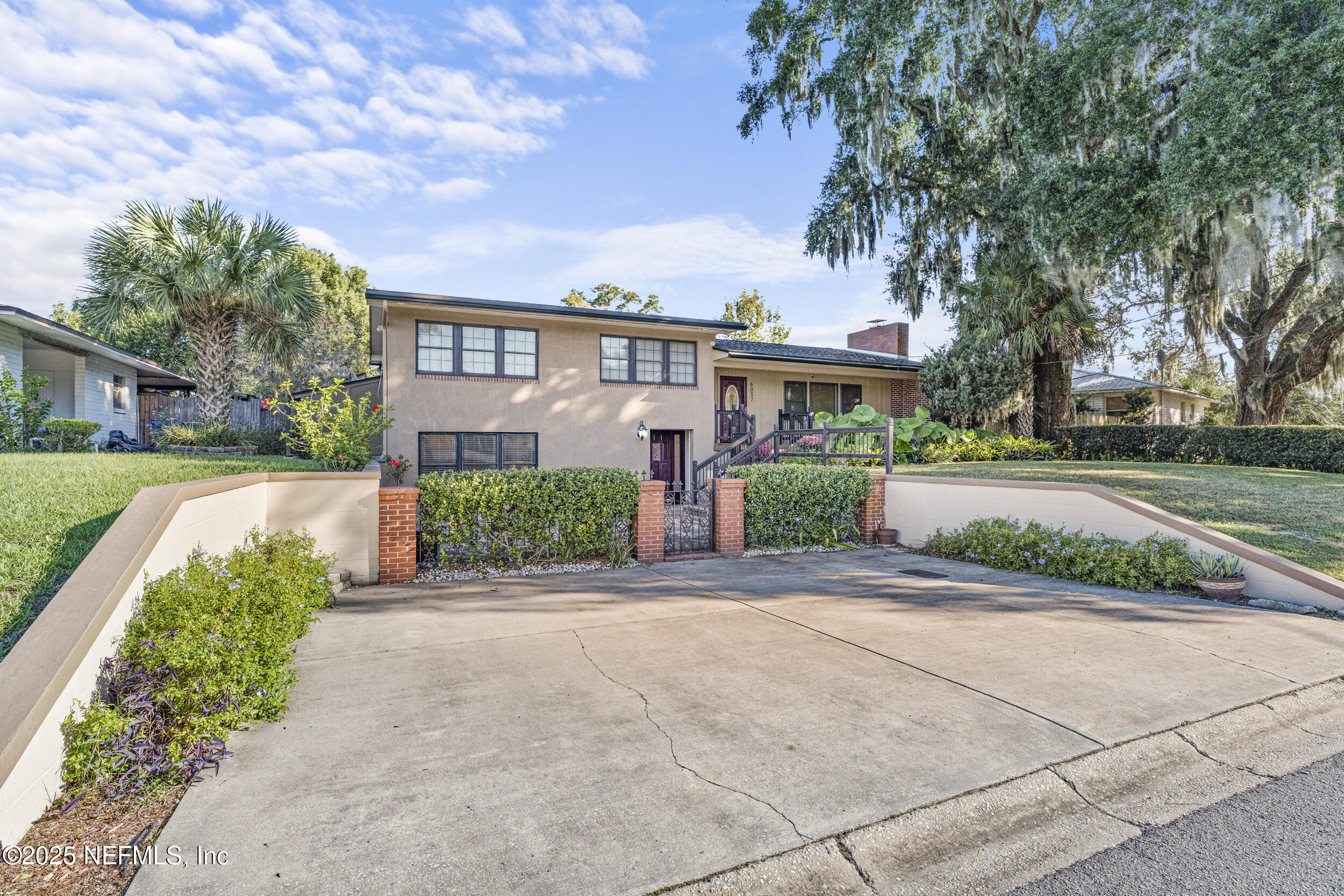 6037 WATEREDGE Drive S