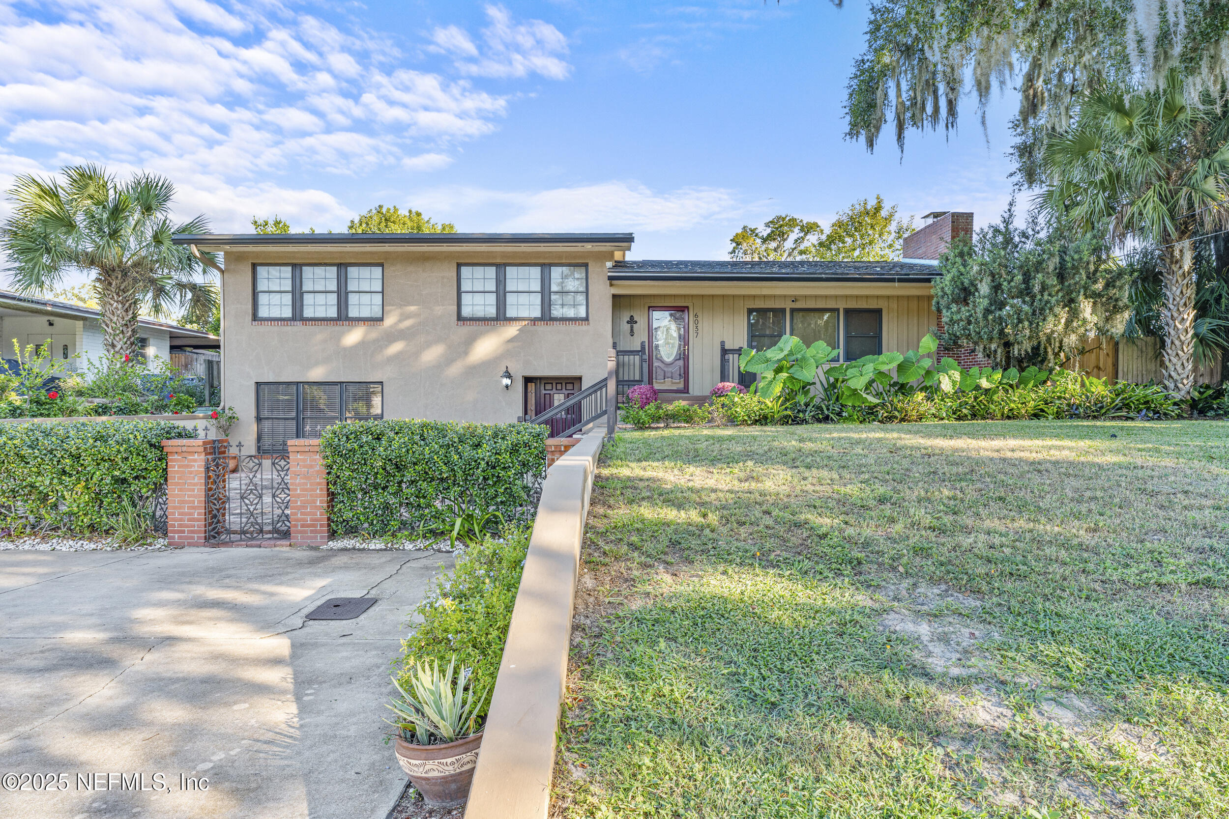 6037 WATEREDGE Drive S