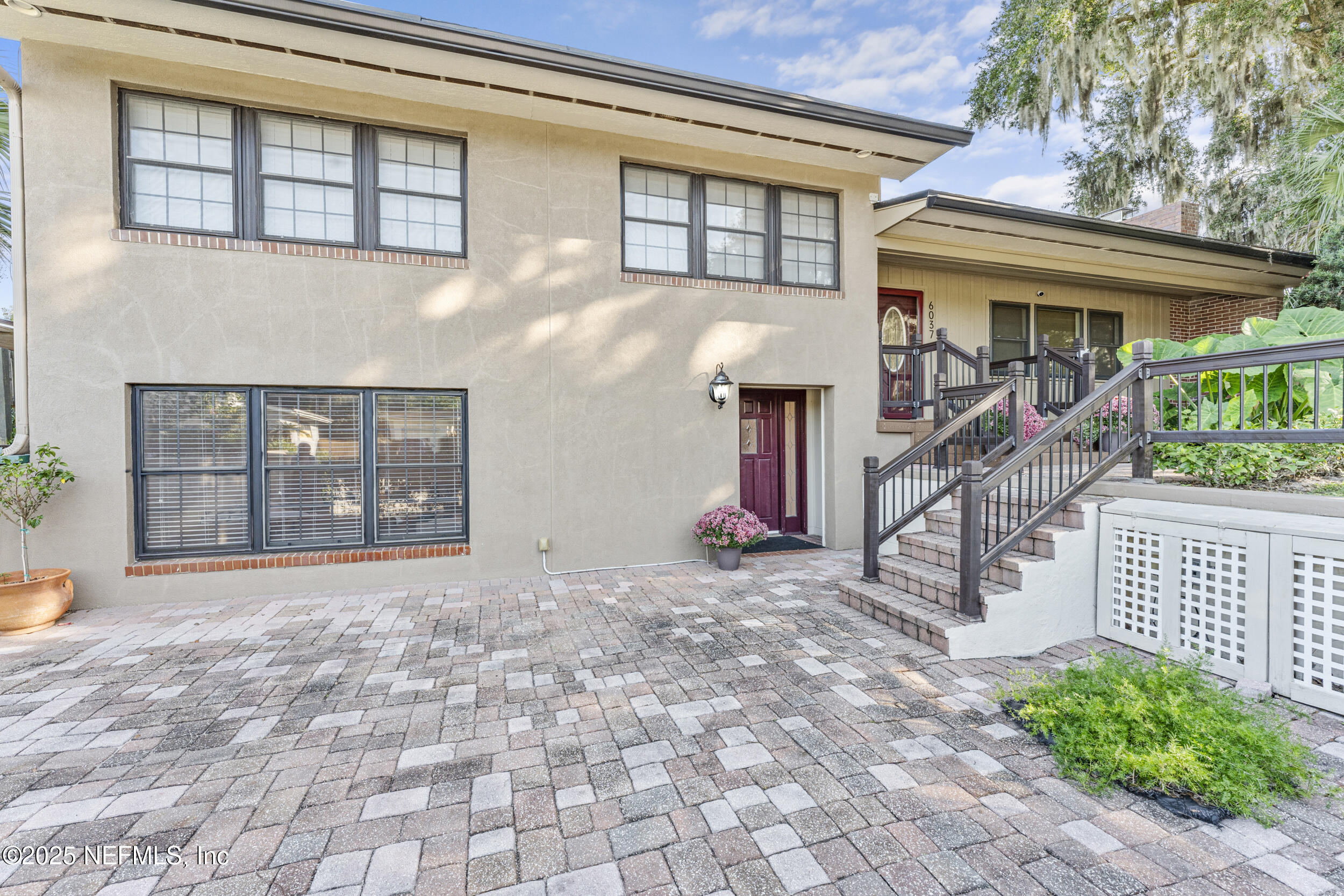 6037 WATEREDGE Drive S