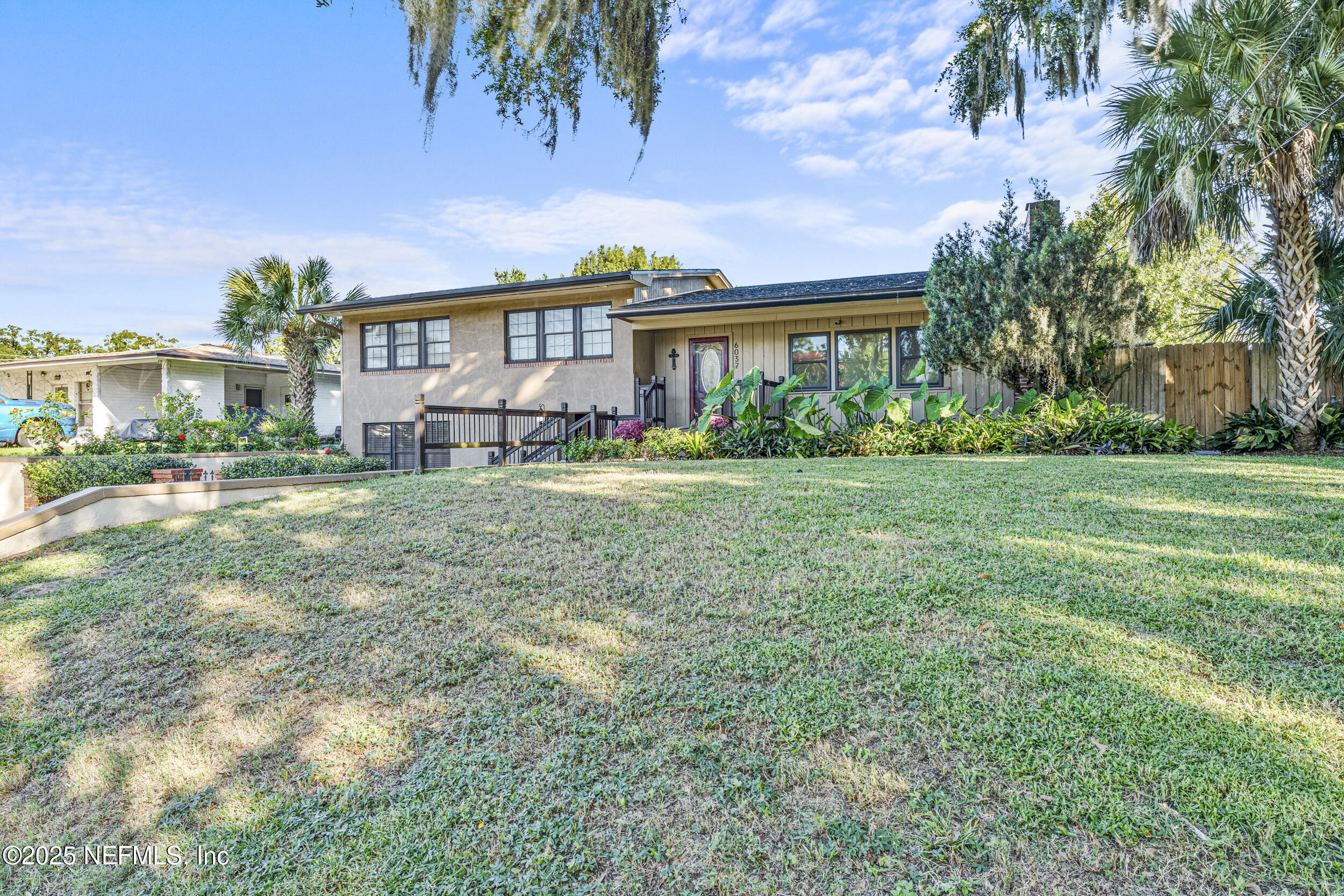 6037 WATEREDGE Drive S