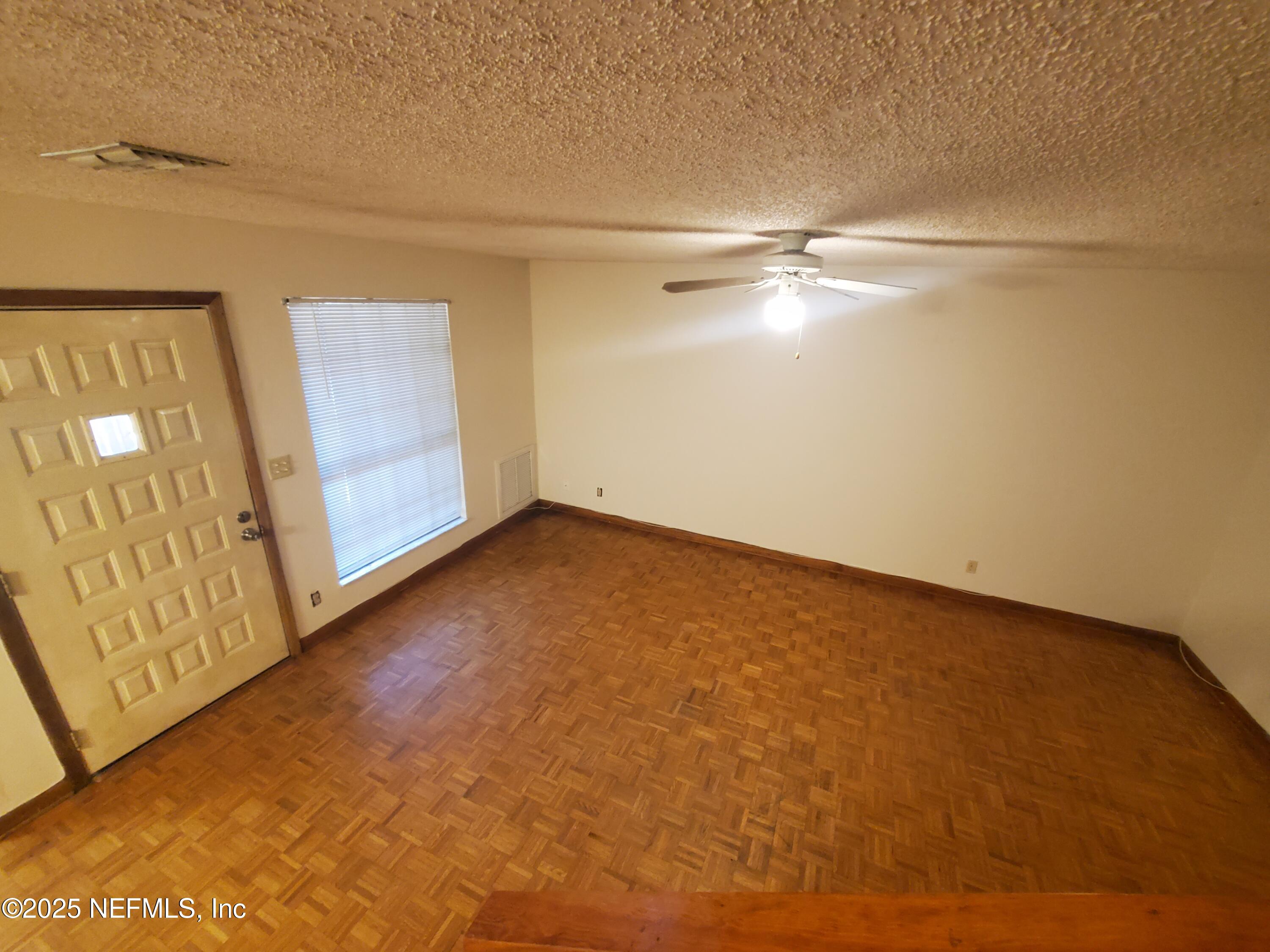 2136 SCHUMACHER Avenue 2