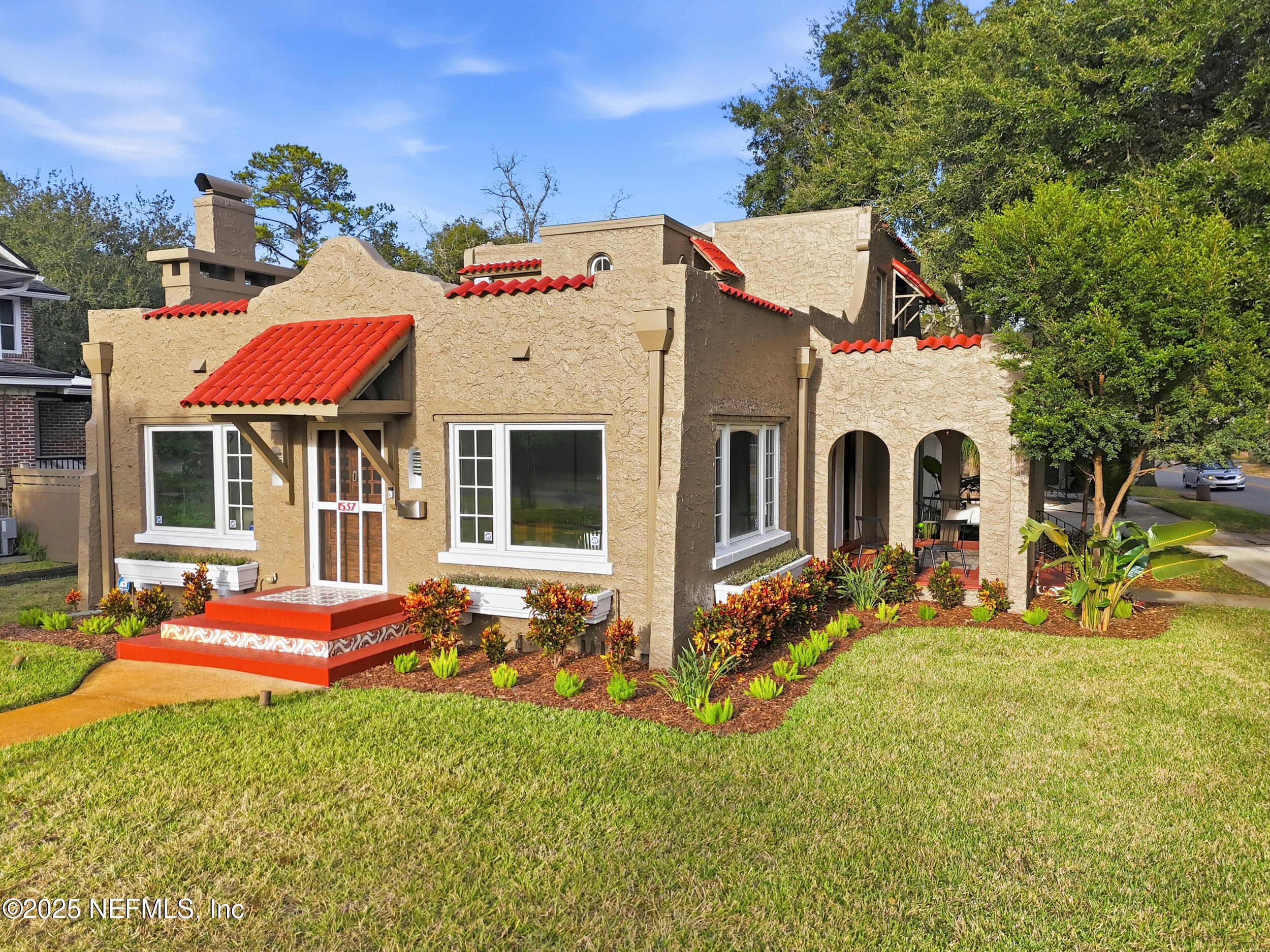 1537 AVONDALE Avenue