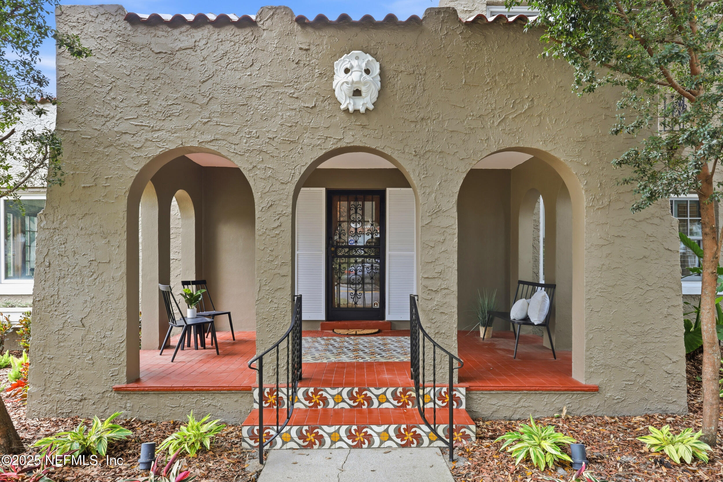 1537 AVONDALE Avenue