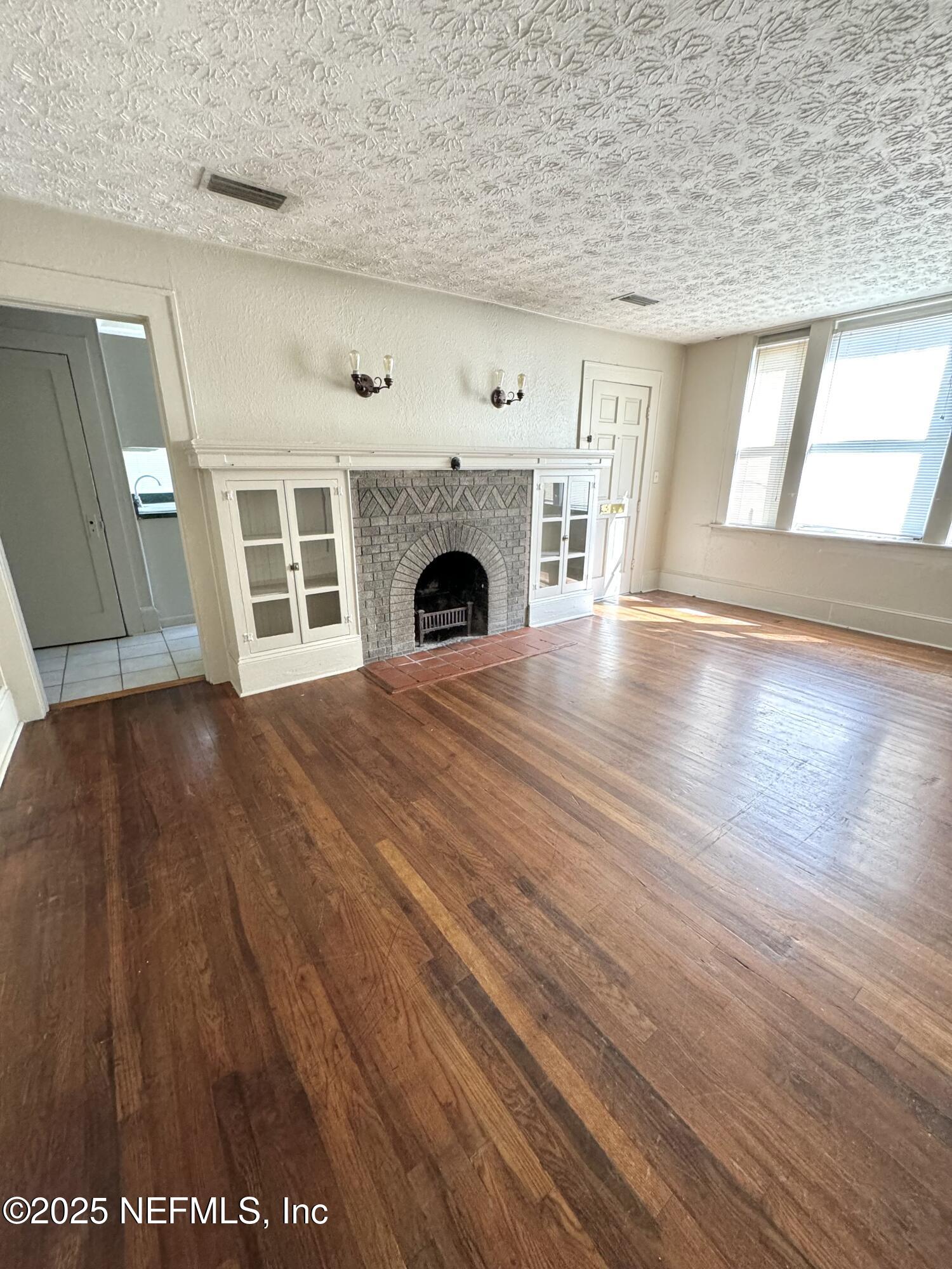 1402 JAMES Street