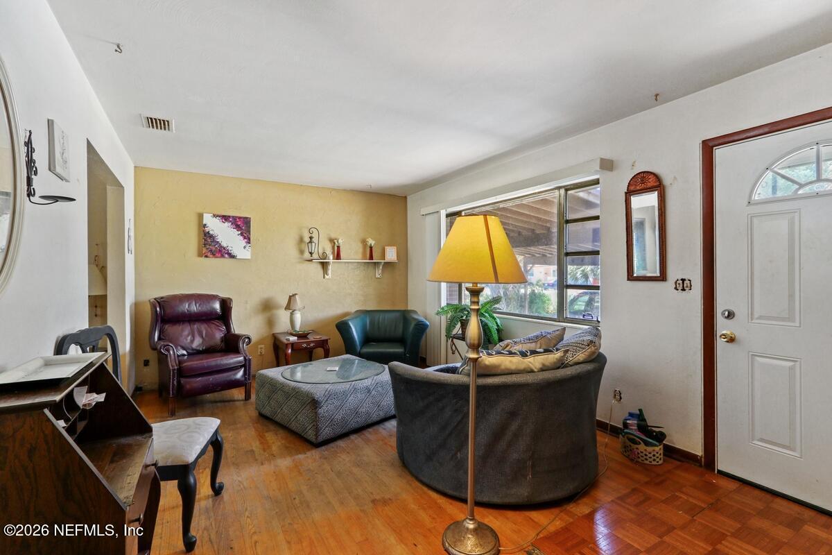 3115 CESERY Boulevard