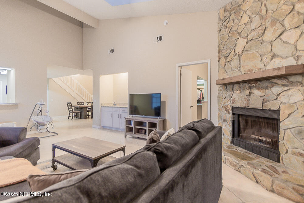 11060 WANDERING OAKS Drive