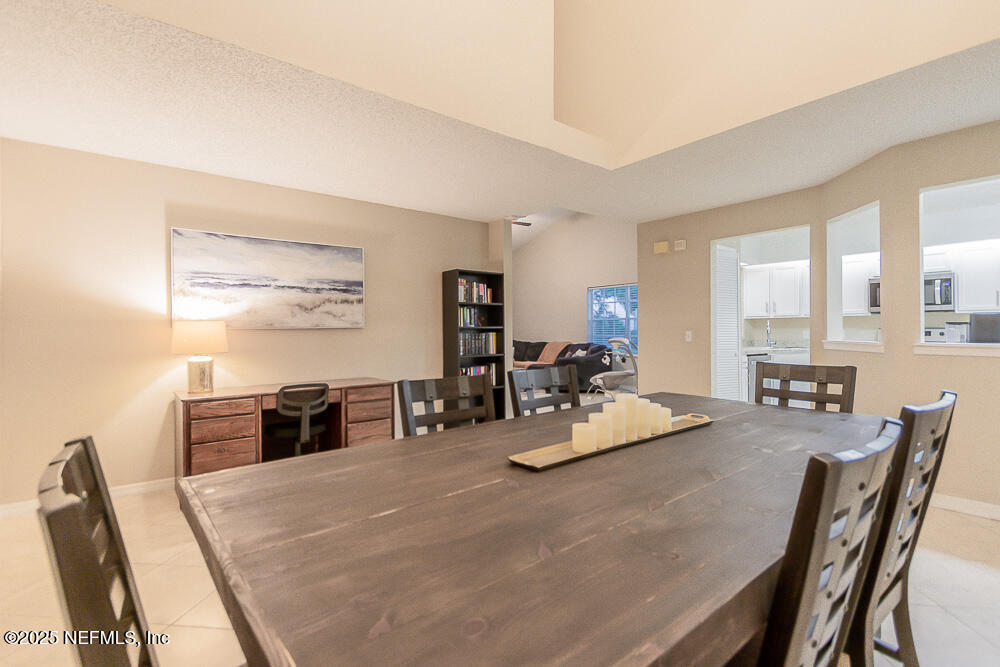 11060 WANDERING OAKS Drive