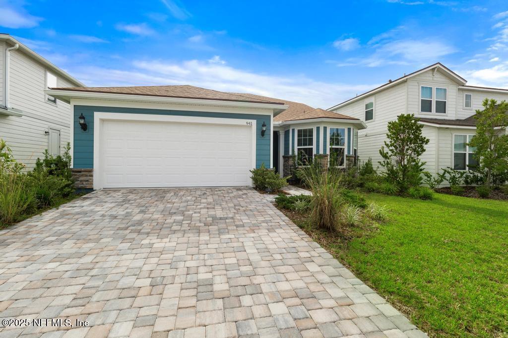 941 ROOSTER HOLLOW Way