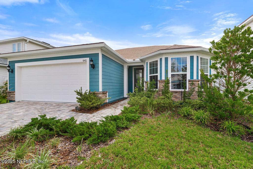 941 ROOSTER HOLLOW Way