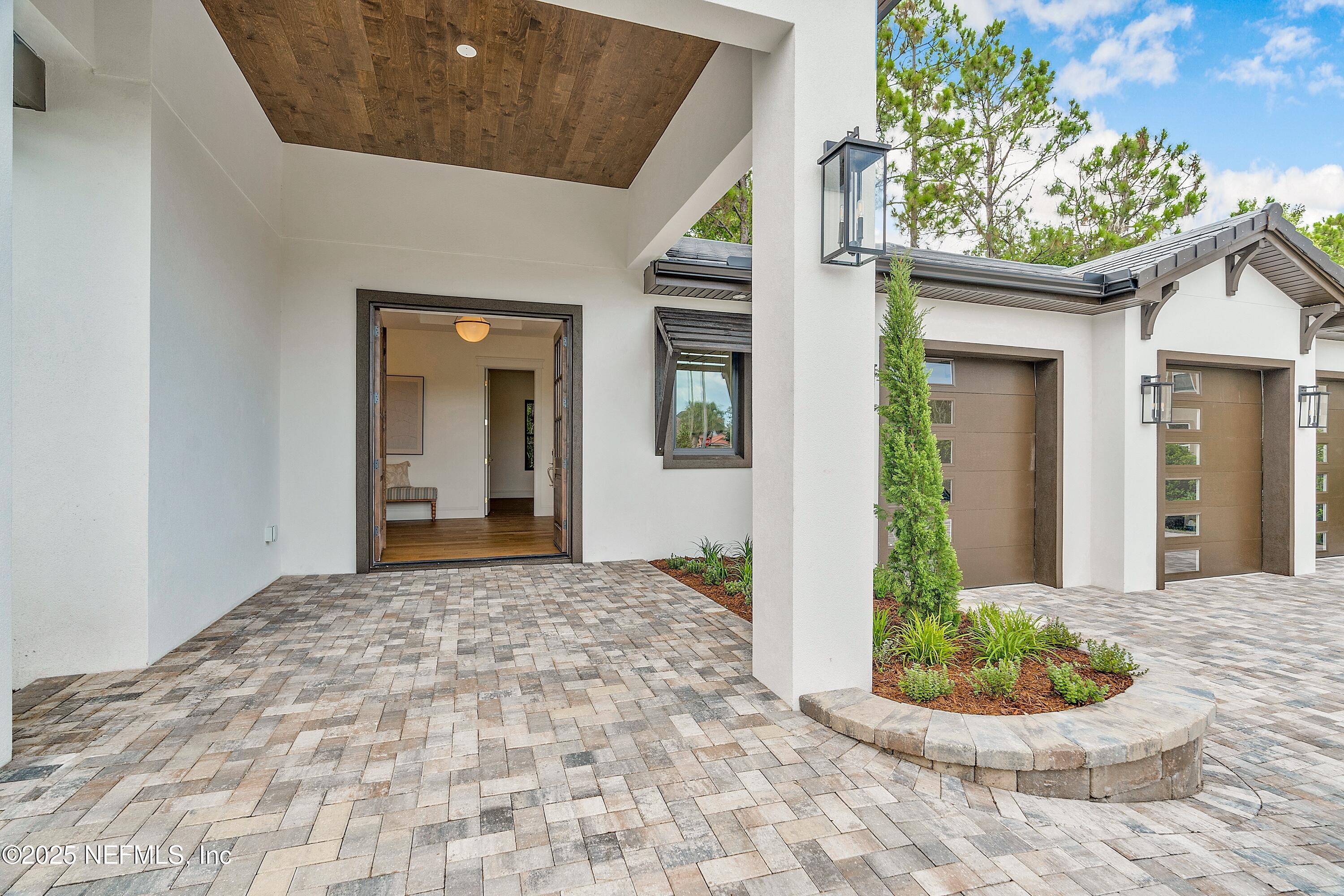 404 LACOSTA VILLA Court