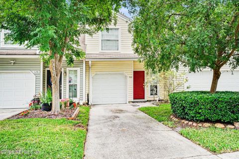 Photo of 11285 LAKE MANDARIN Circle E, Jacksonville, FL 32223 (MLS # 2144681)