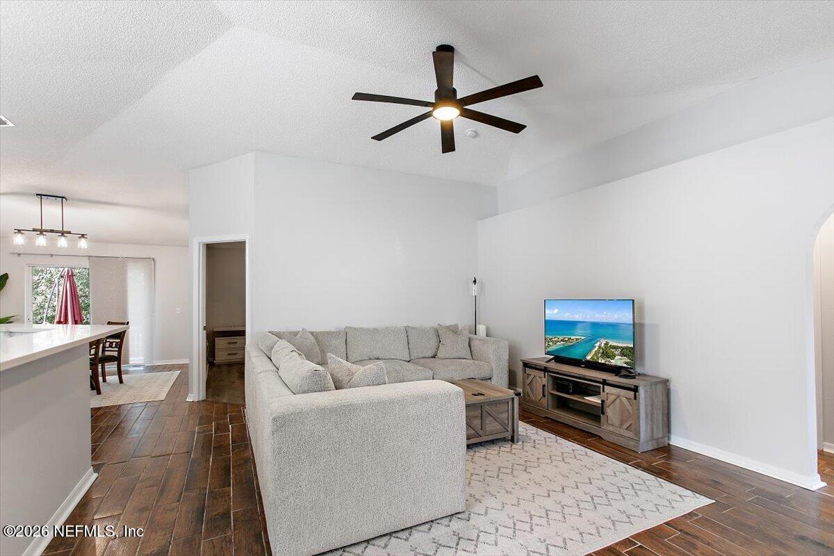 3516 WENTWORTH Circle W