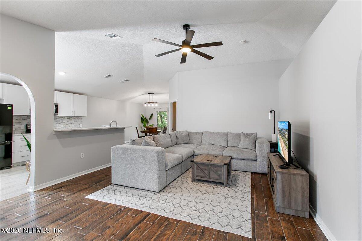 3516 WENTWORTH Circle W