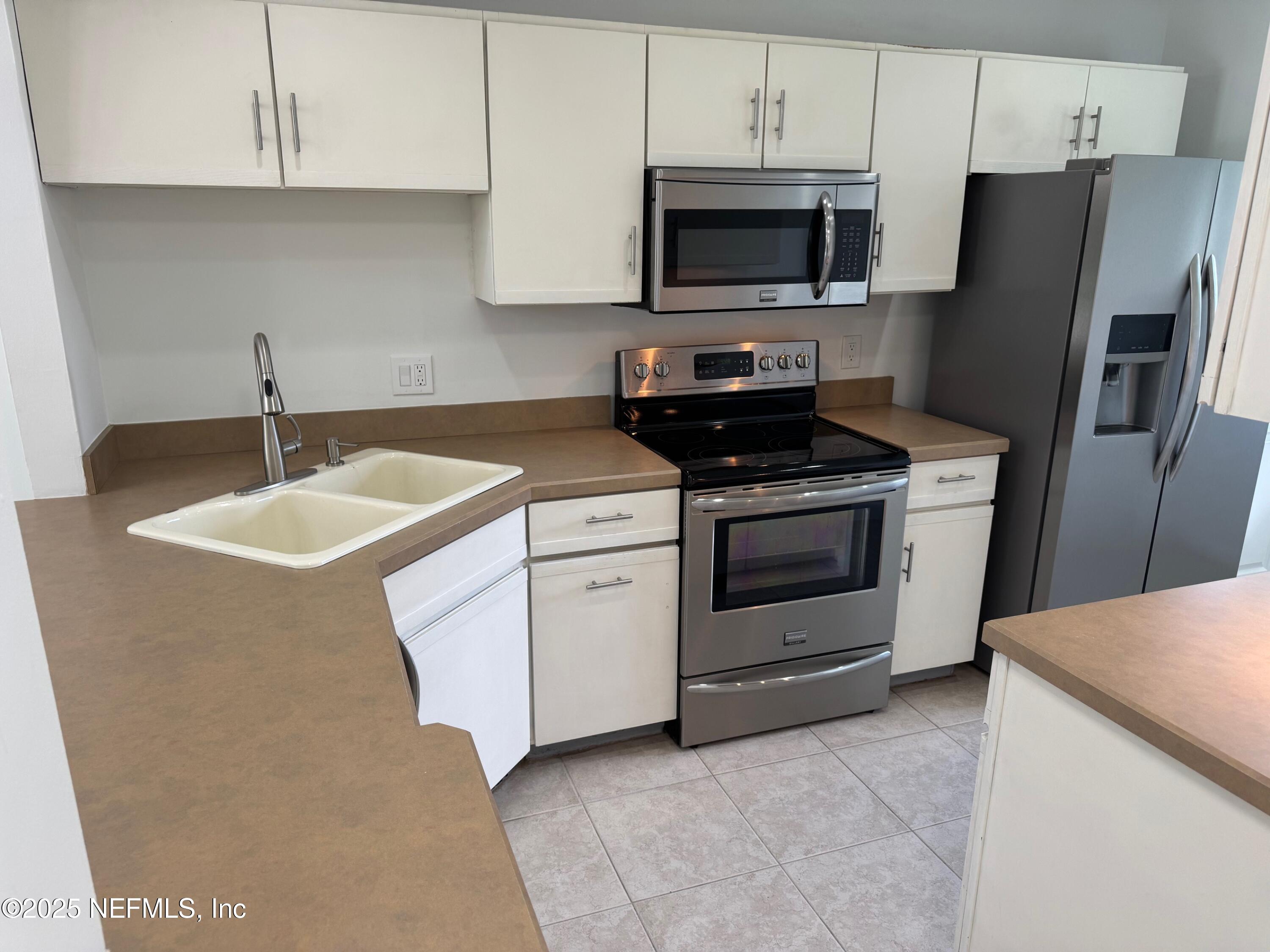 1014 SEA HAWK Drive E