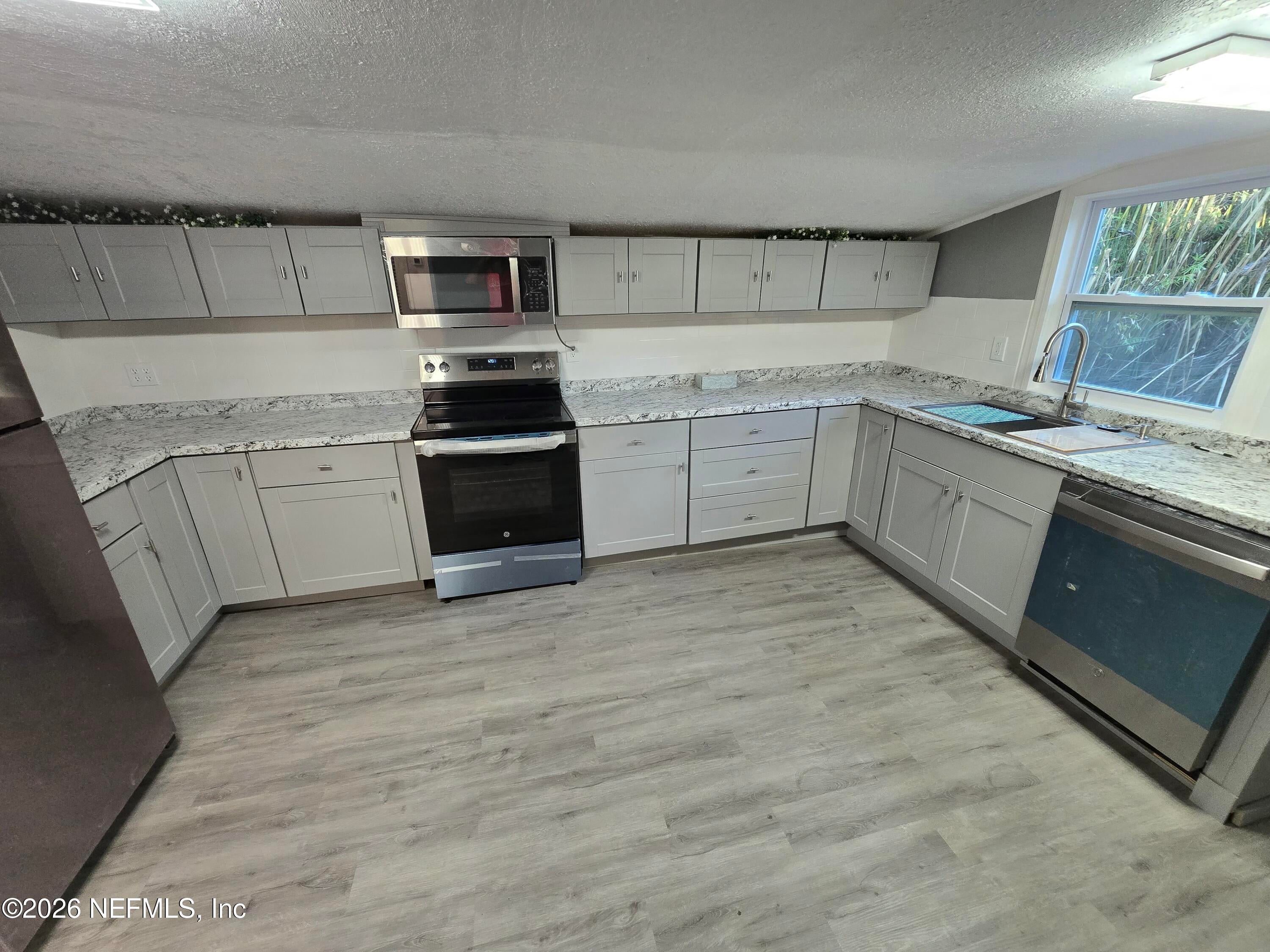 646 N CHURCH Street - Photo 4