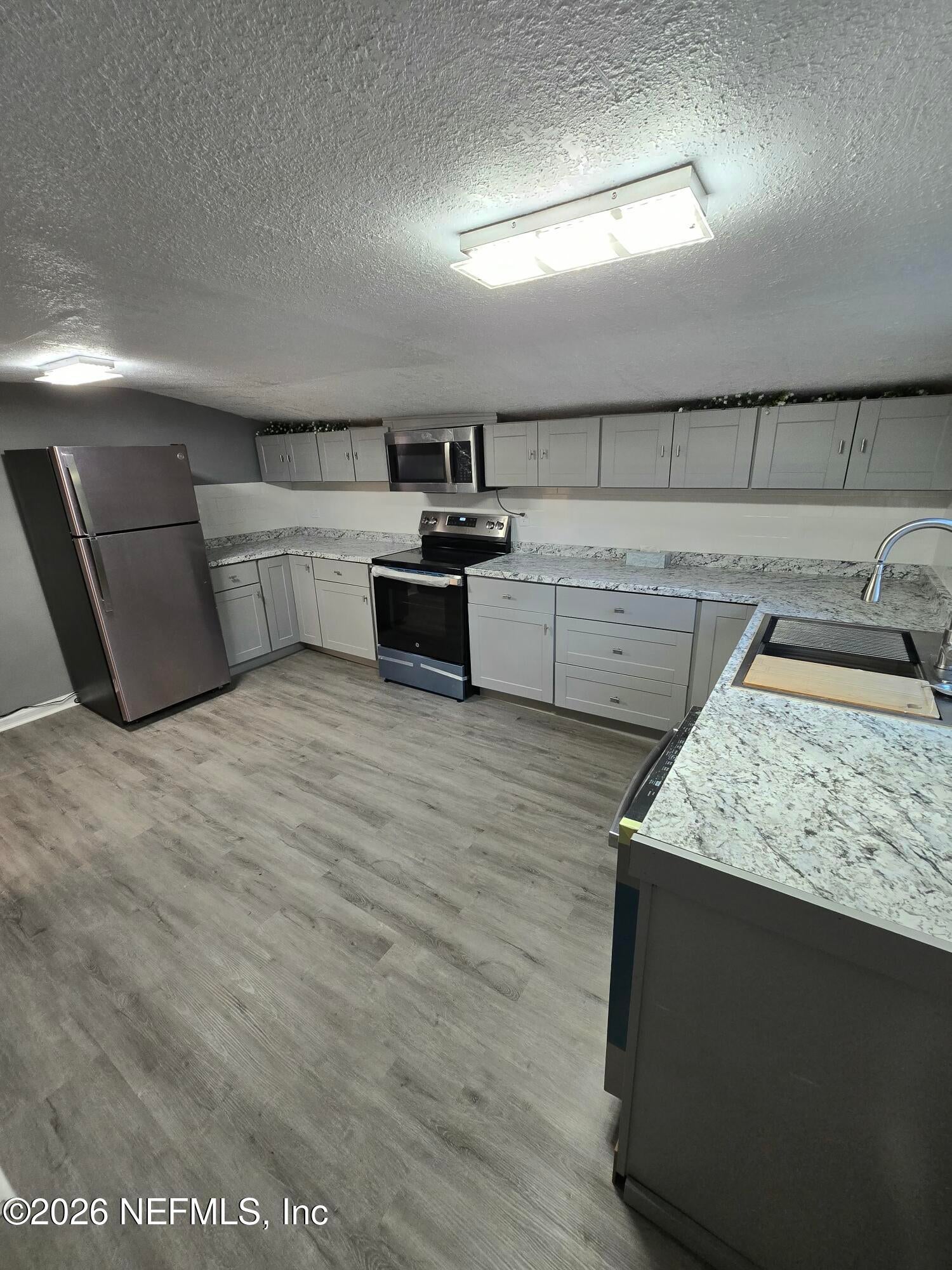 646 N CHURCH Street - Photo 2