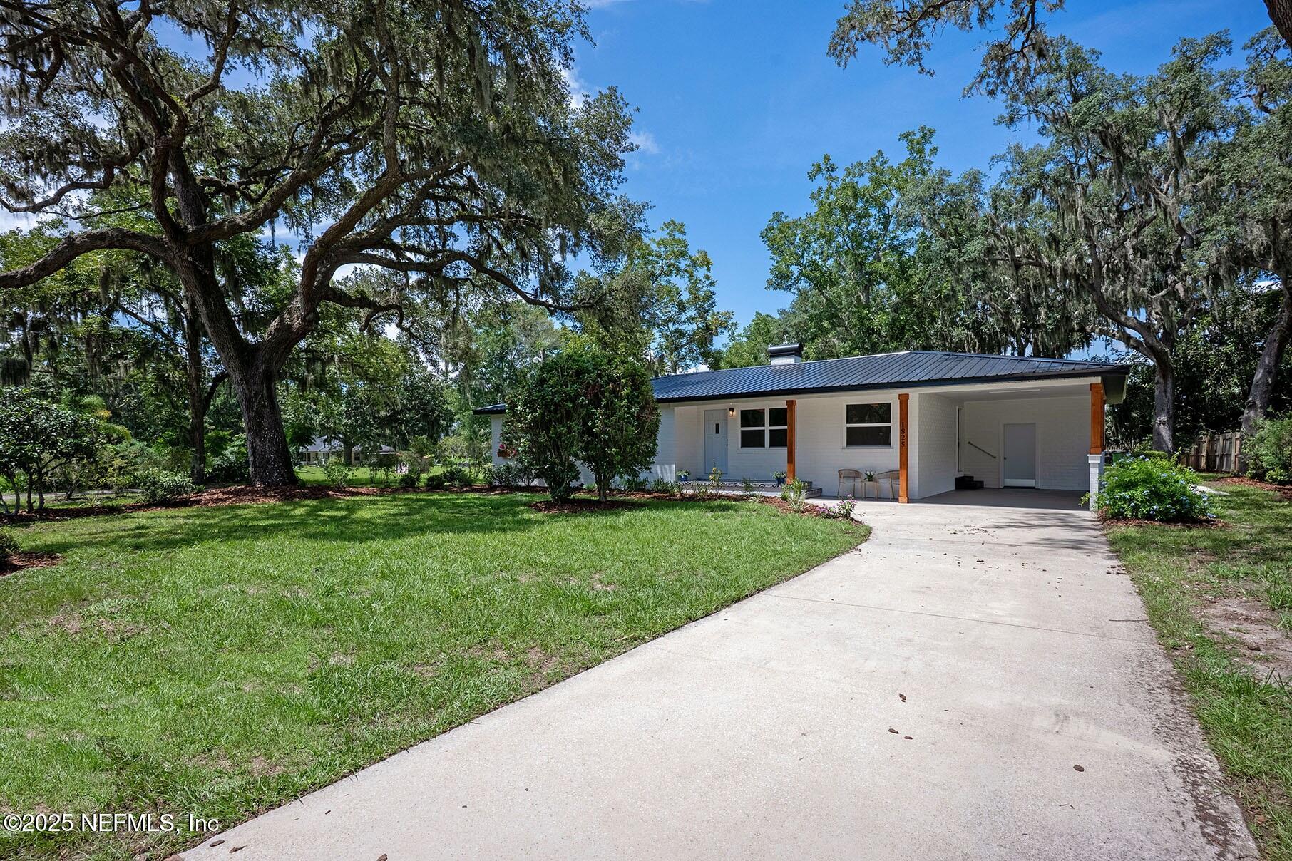 1825 CLINCH Drive