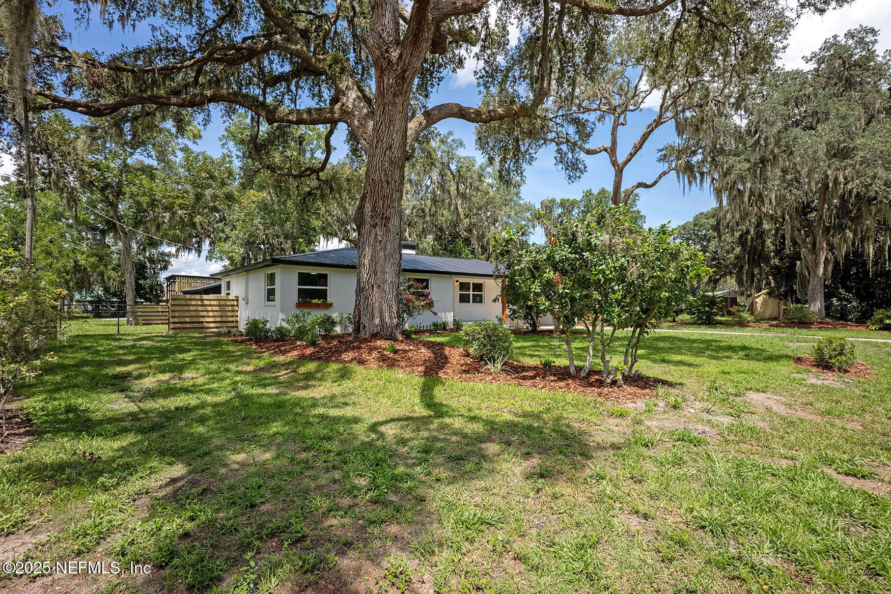 1825 CLINCH Drive