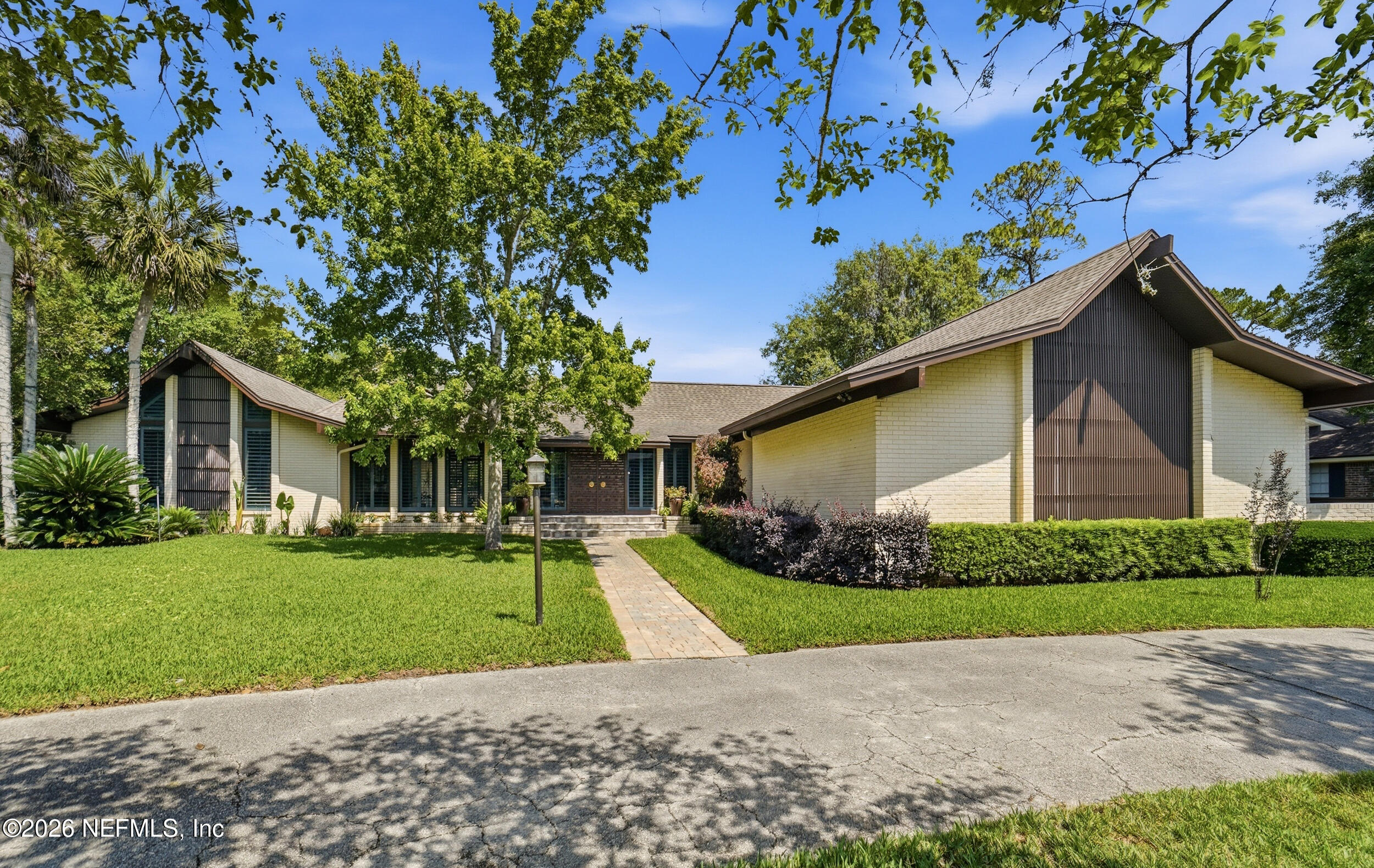 7946 QUAILWOOD Drive