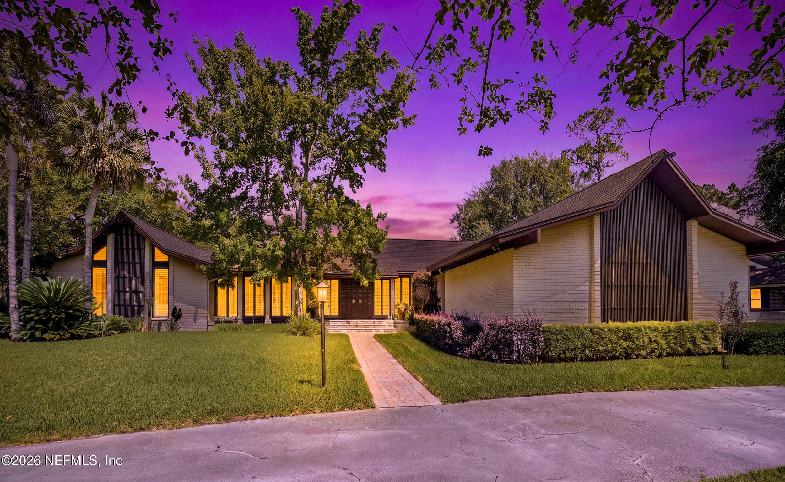 7946 QUAILWOOD Drive