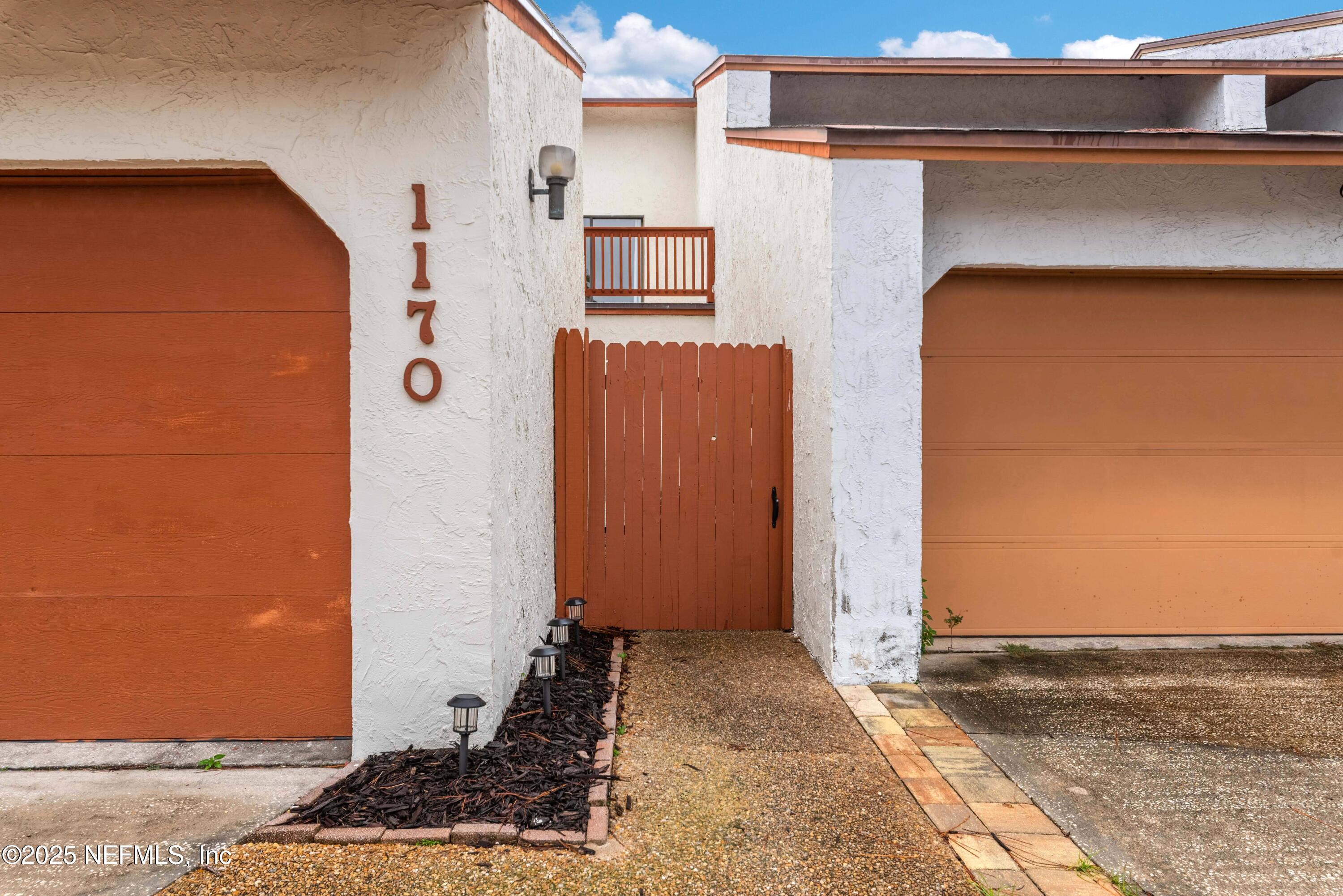 1170 E ROMAINE Circle