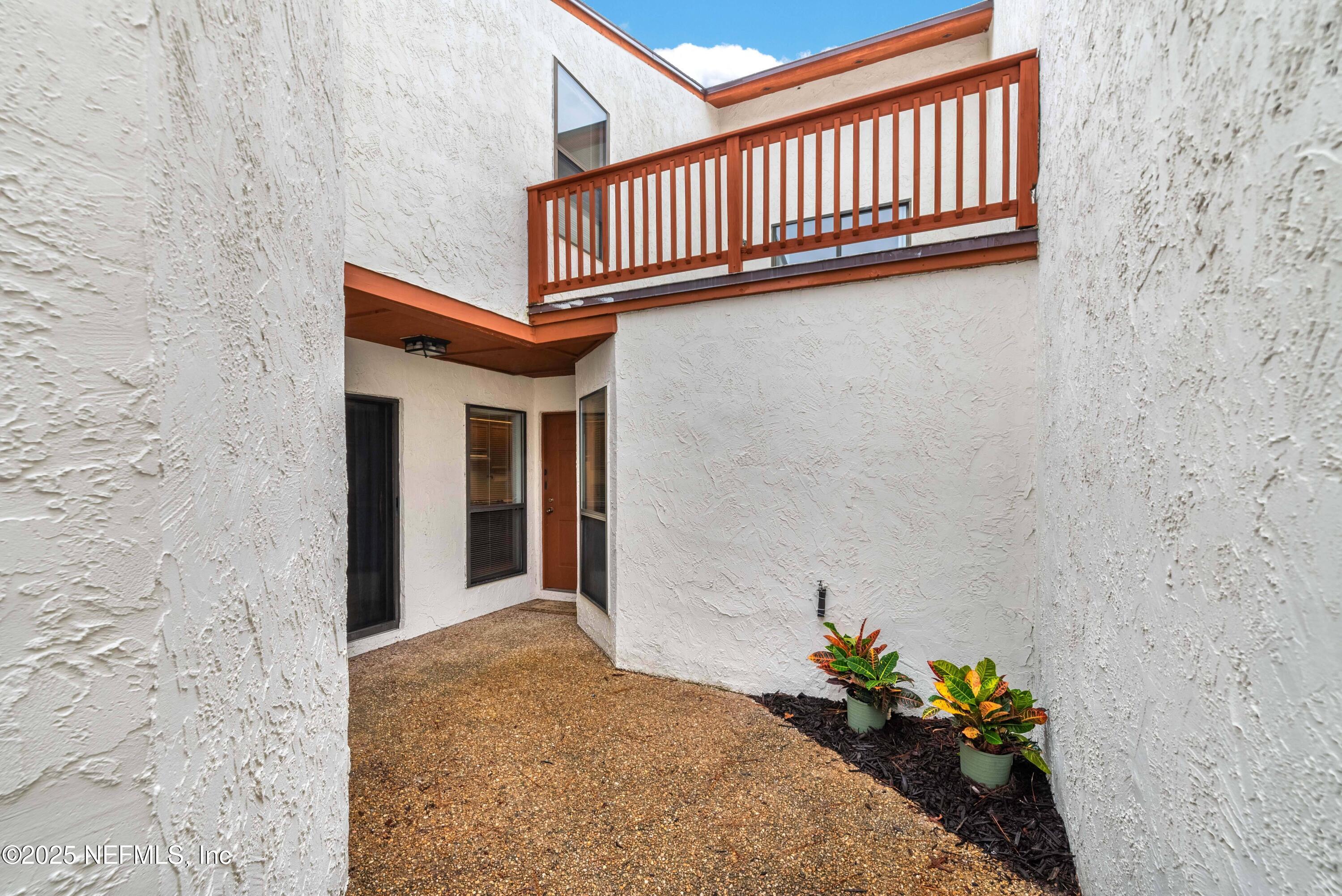 1170 E ROMAINE Circle