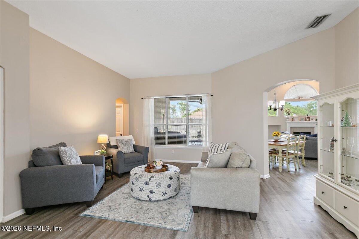 1858 SENTRY OAK Court