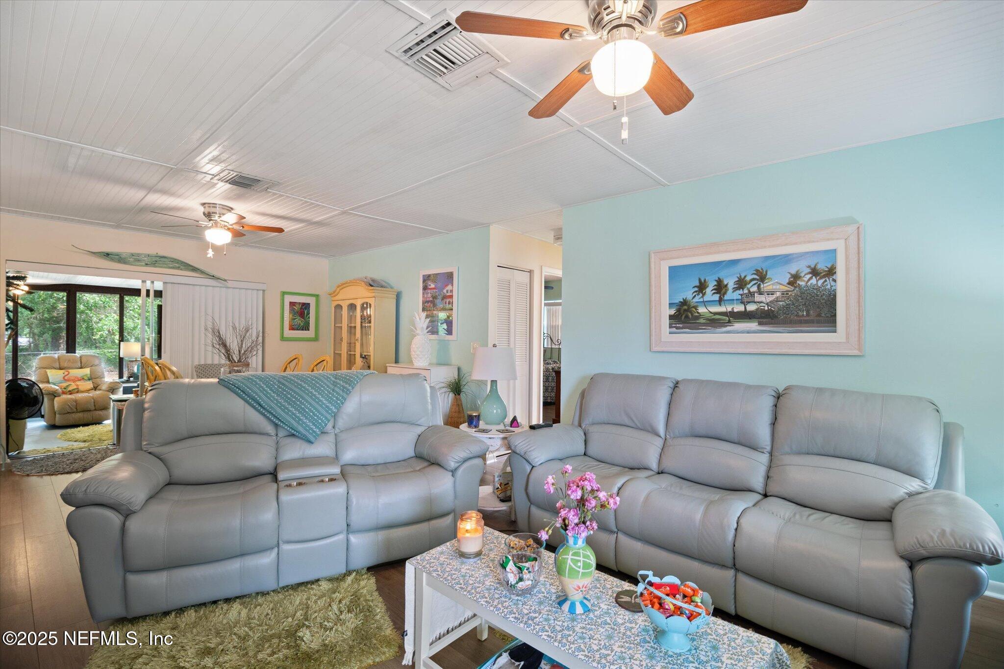 382 CASUARINA Circle