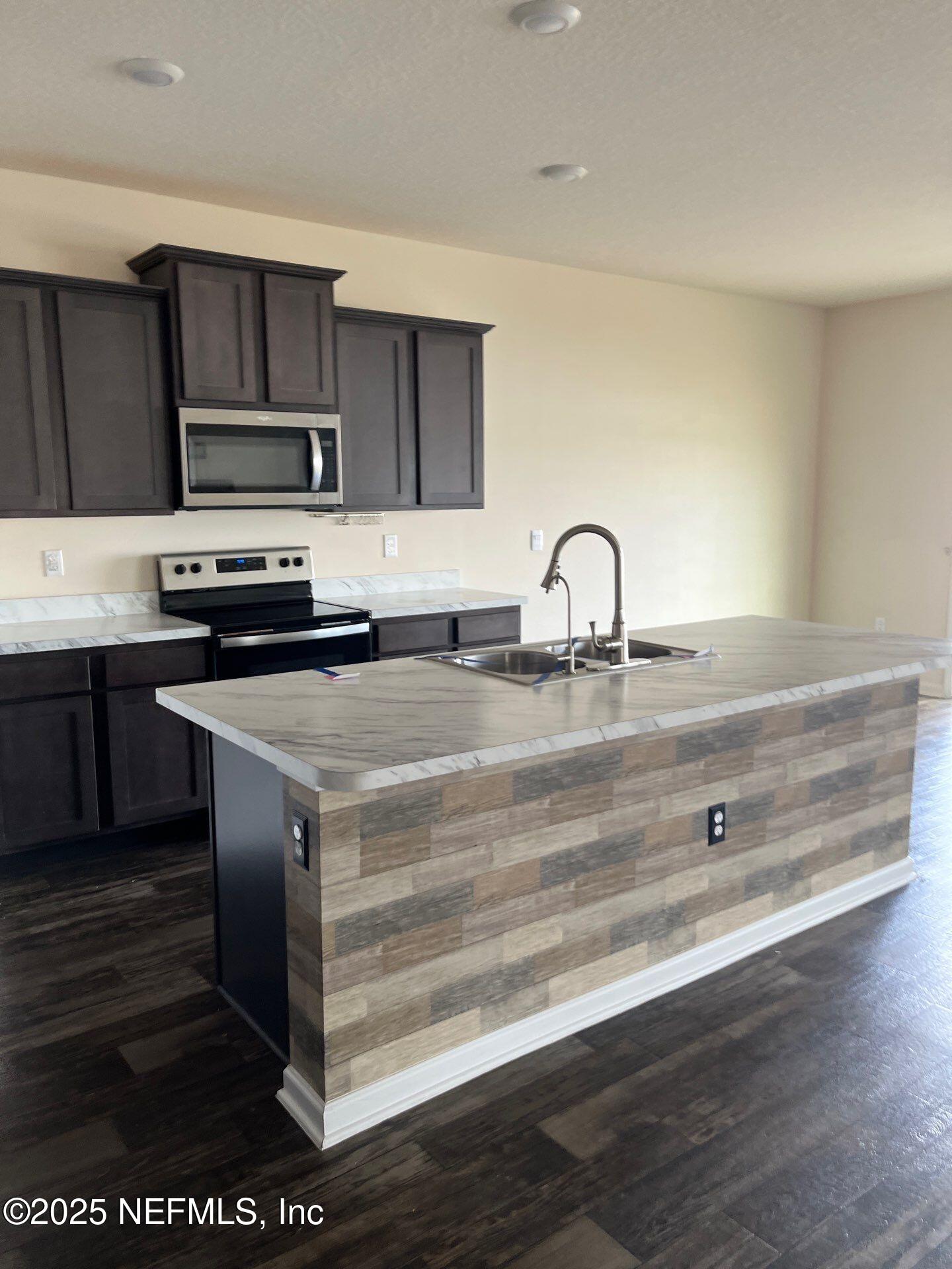 6231 BUCKING BRONCO Drive