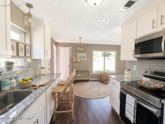 514 VALDERIA DR, ORANGE PARK, FL 32073 - Image 8e117014f1f1f3bf5bbb5a65ea27b9ea/1543474472