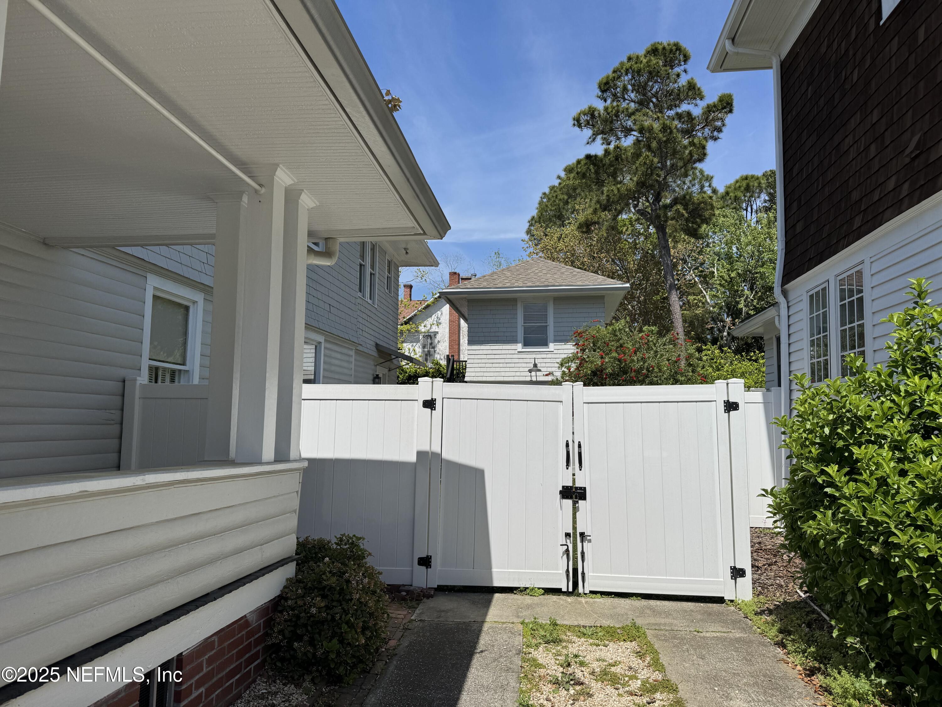 2239 SAINT JOHNS Avenue