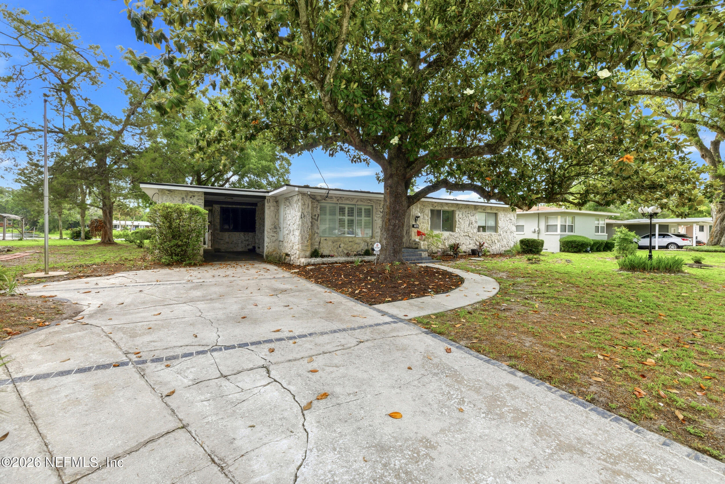 7484 SPINOLA Road