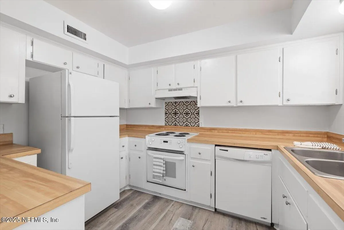 Jacksonville, Florida 32210, United States, 3 Bedrooms Bedrooms, ,2 BathroomsBathrooms,Residential,Active,226855