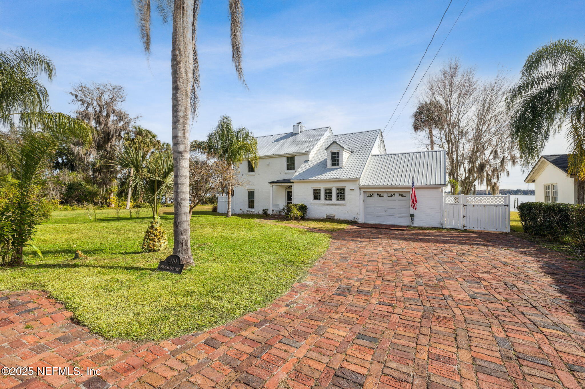 419 MULHOLLAND PARK