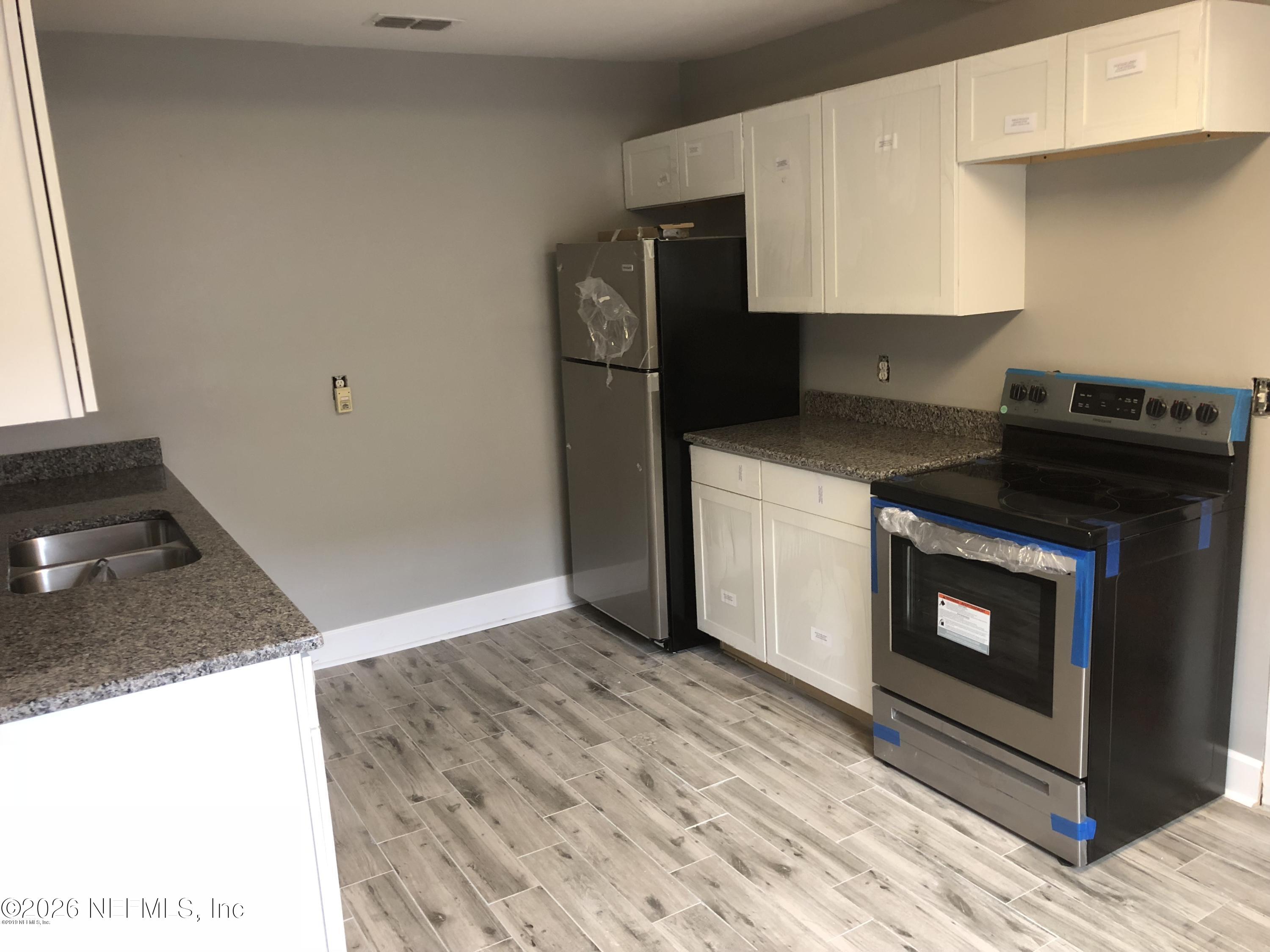 925 PHILLIPS Street 3