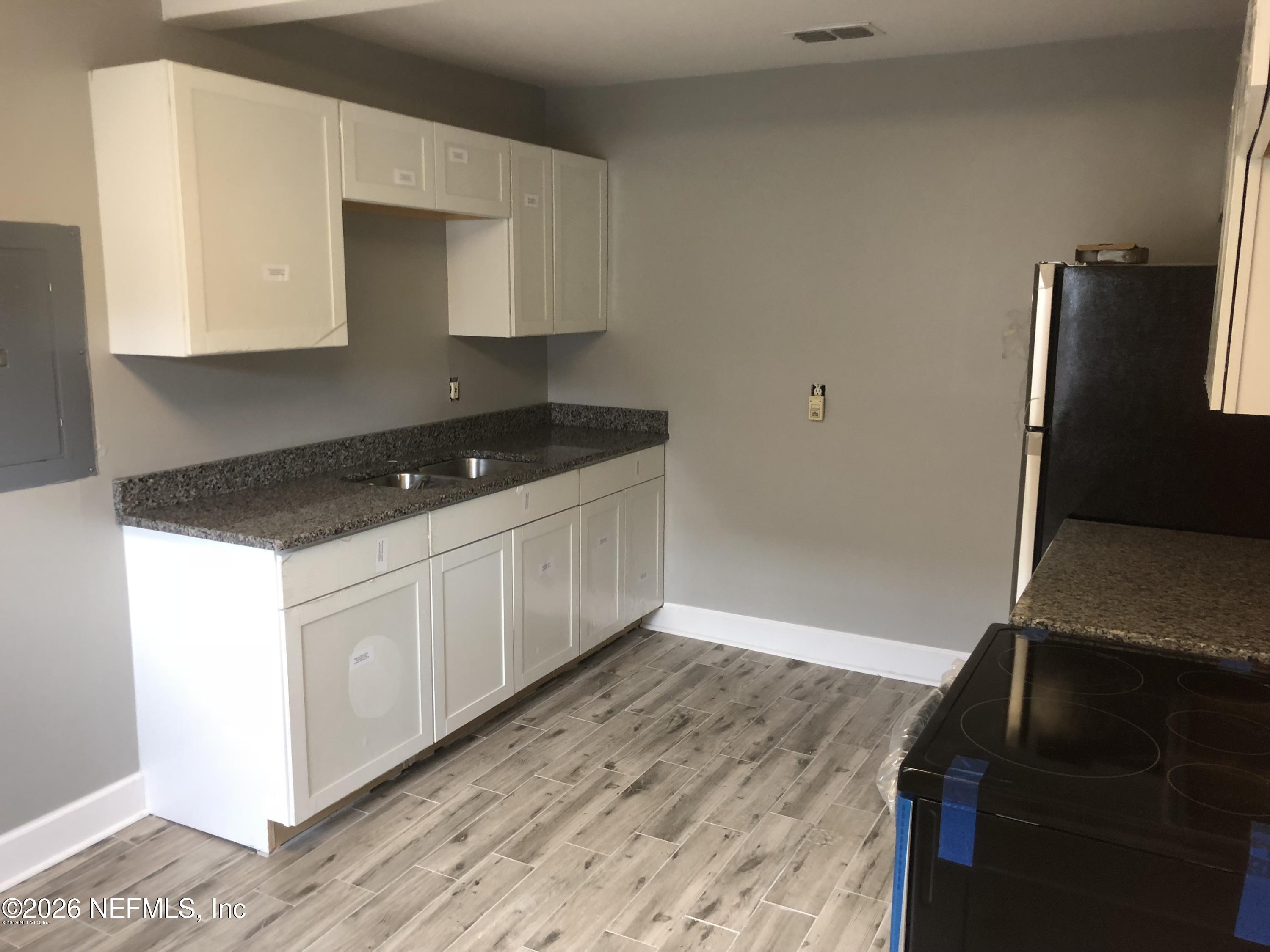 925 PHILLIPS Street 3