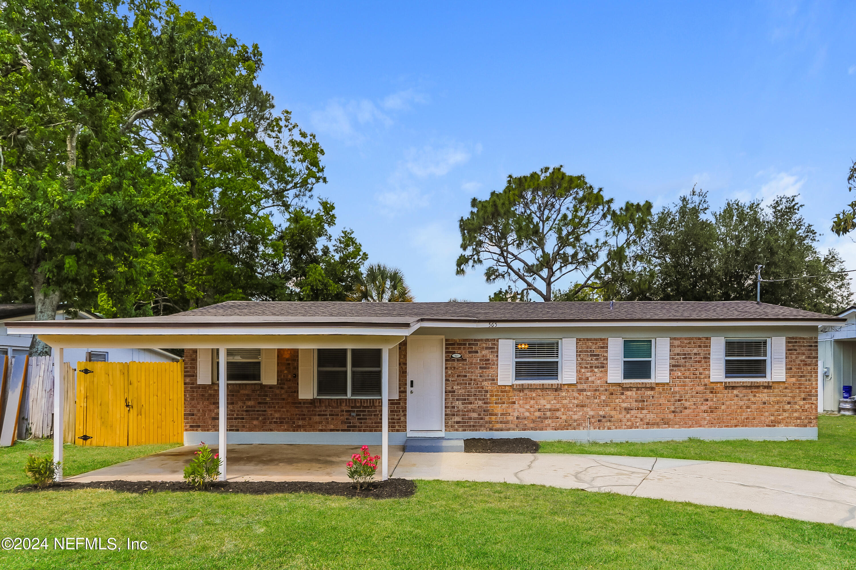 Orange Park, FL home for sale located at 565 Coppitt Drive E, Orange Park, FL 32073