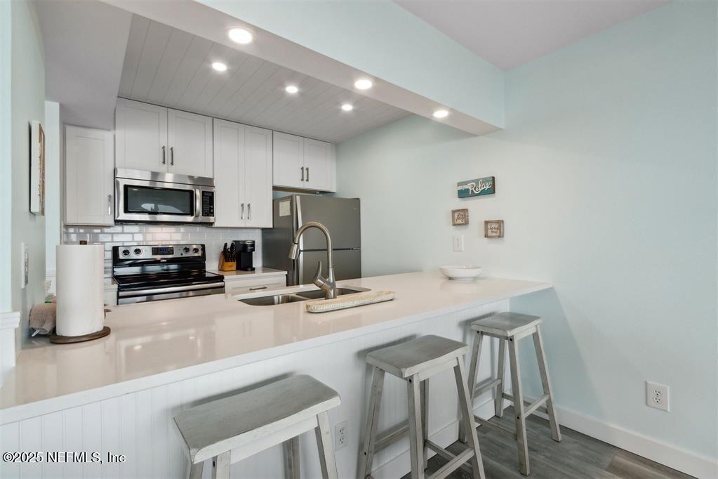 382 FLETCHER Avenue 302