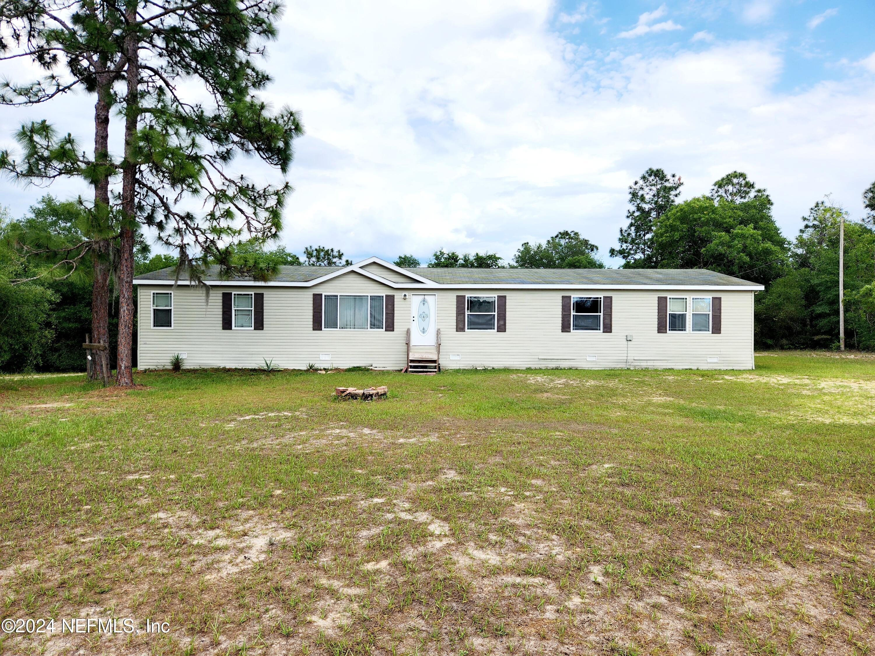 Keystone Heights, FL home for sale located at 7655 Los Padres Avenue, Keystone Heights, FL 32656
