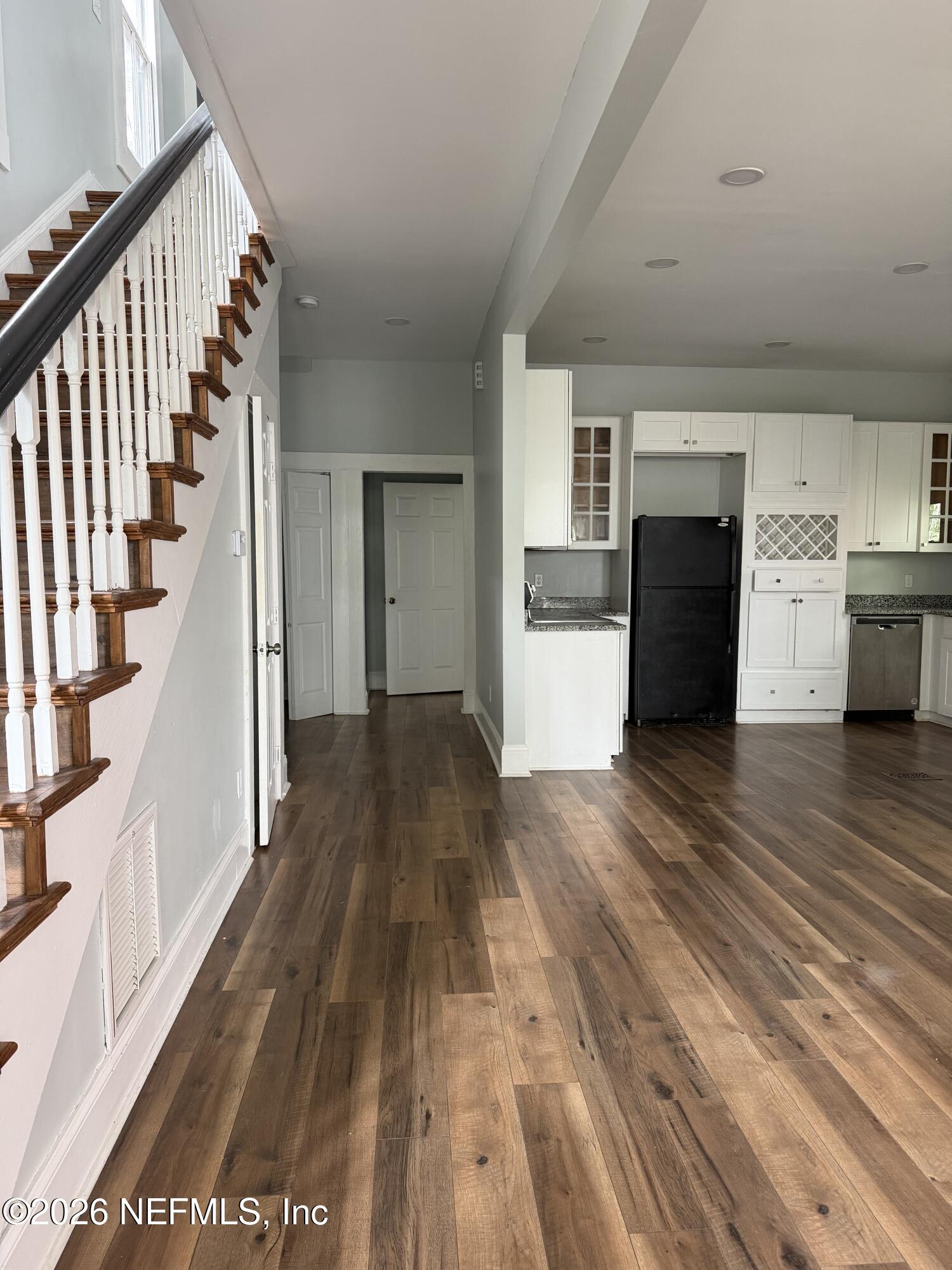 129 E 5TH Street