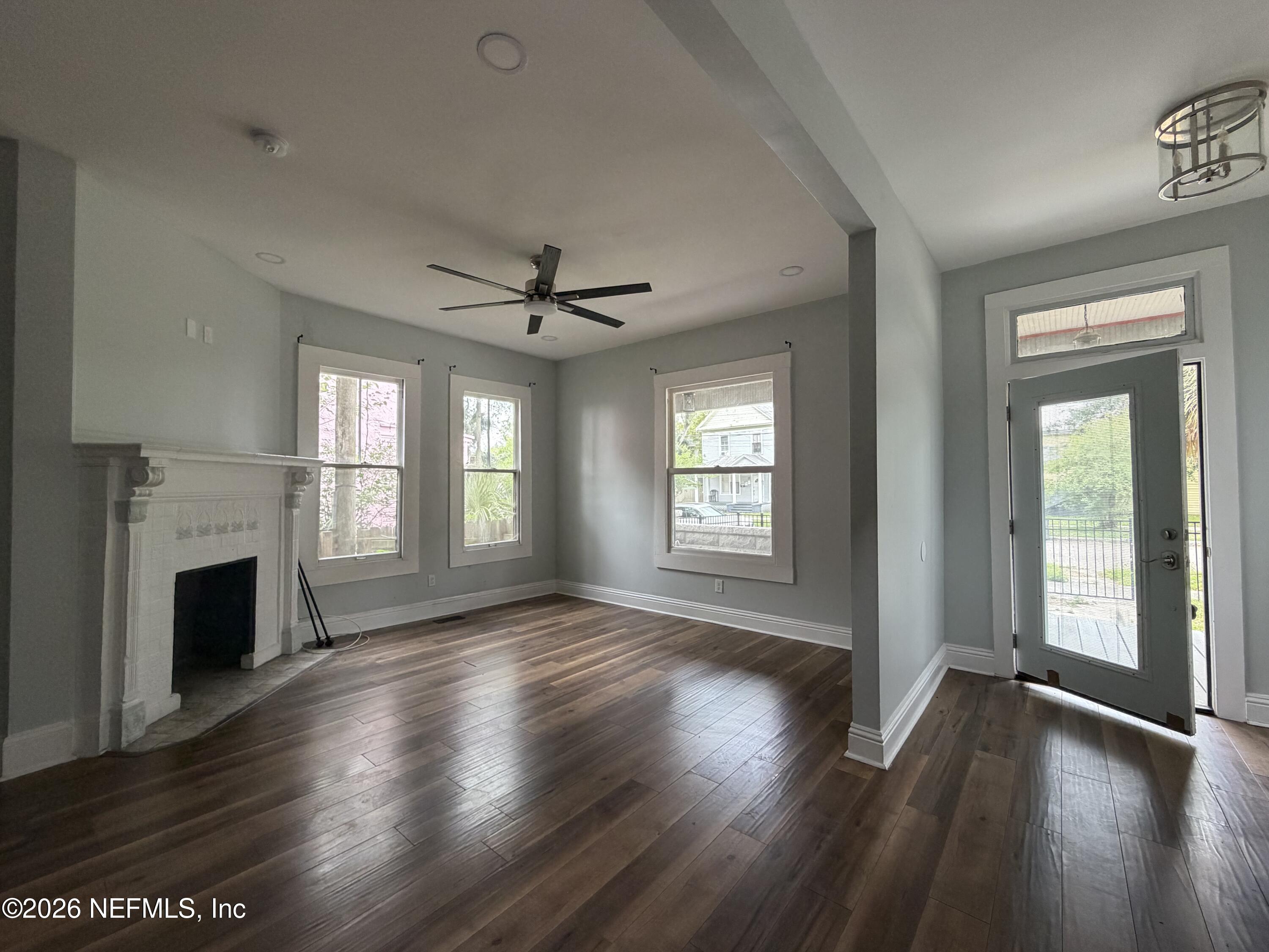 129 E 5TH Street