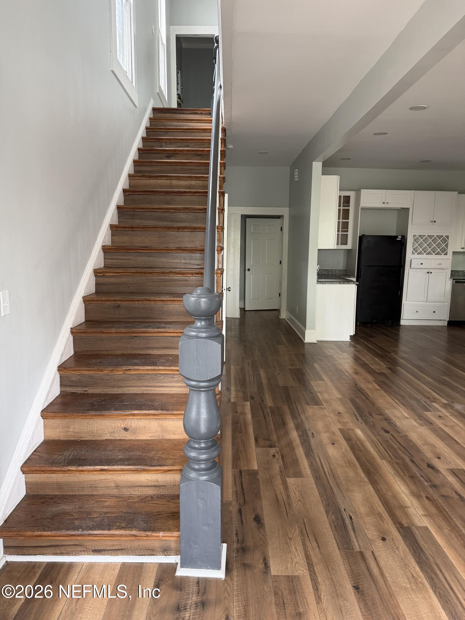 129 E 5TH Street