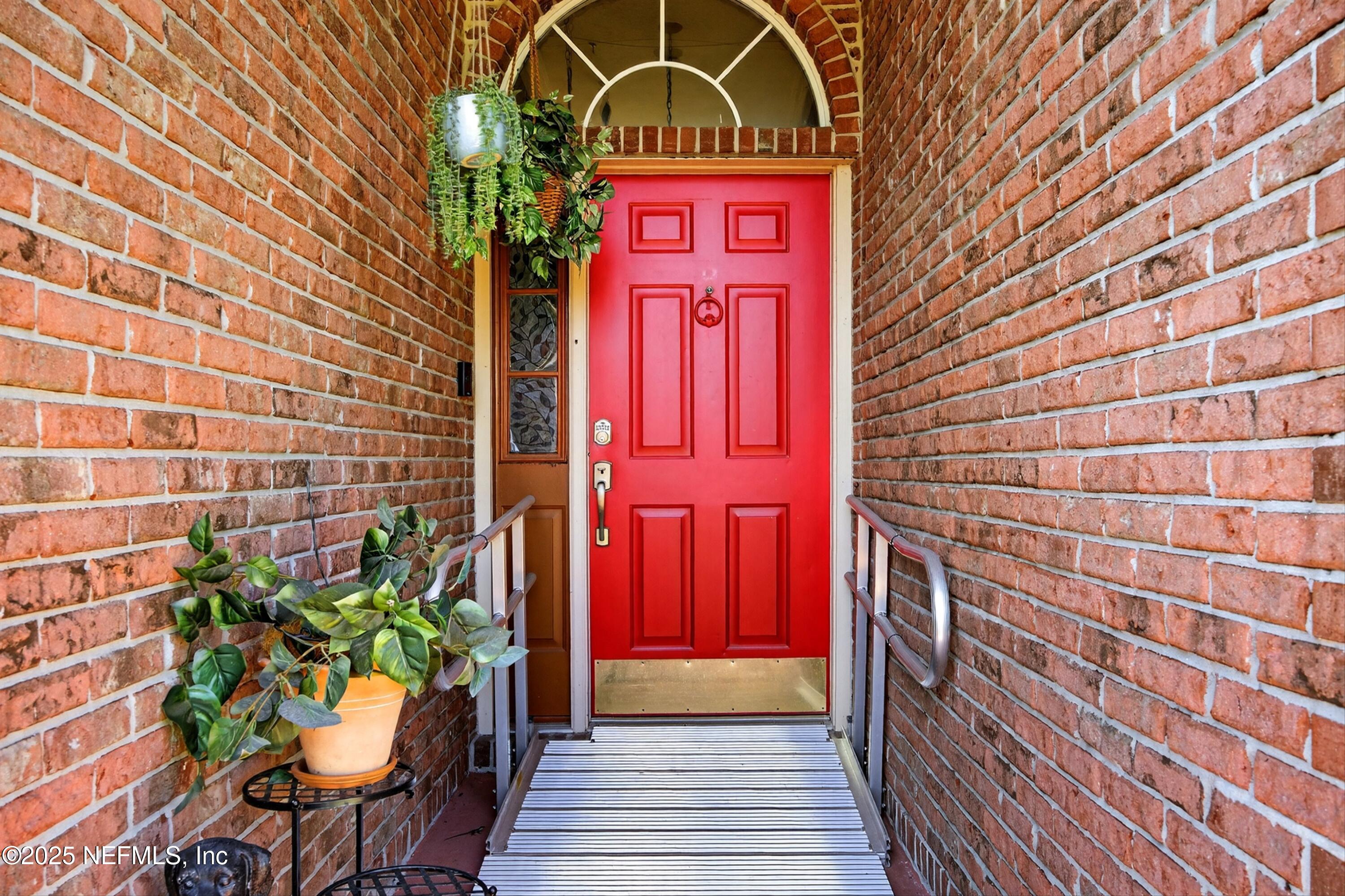 3211 CHANTILLY Court