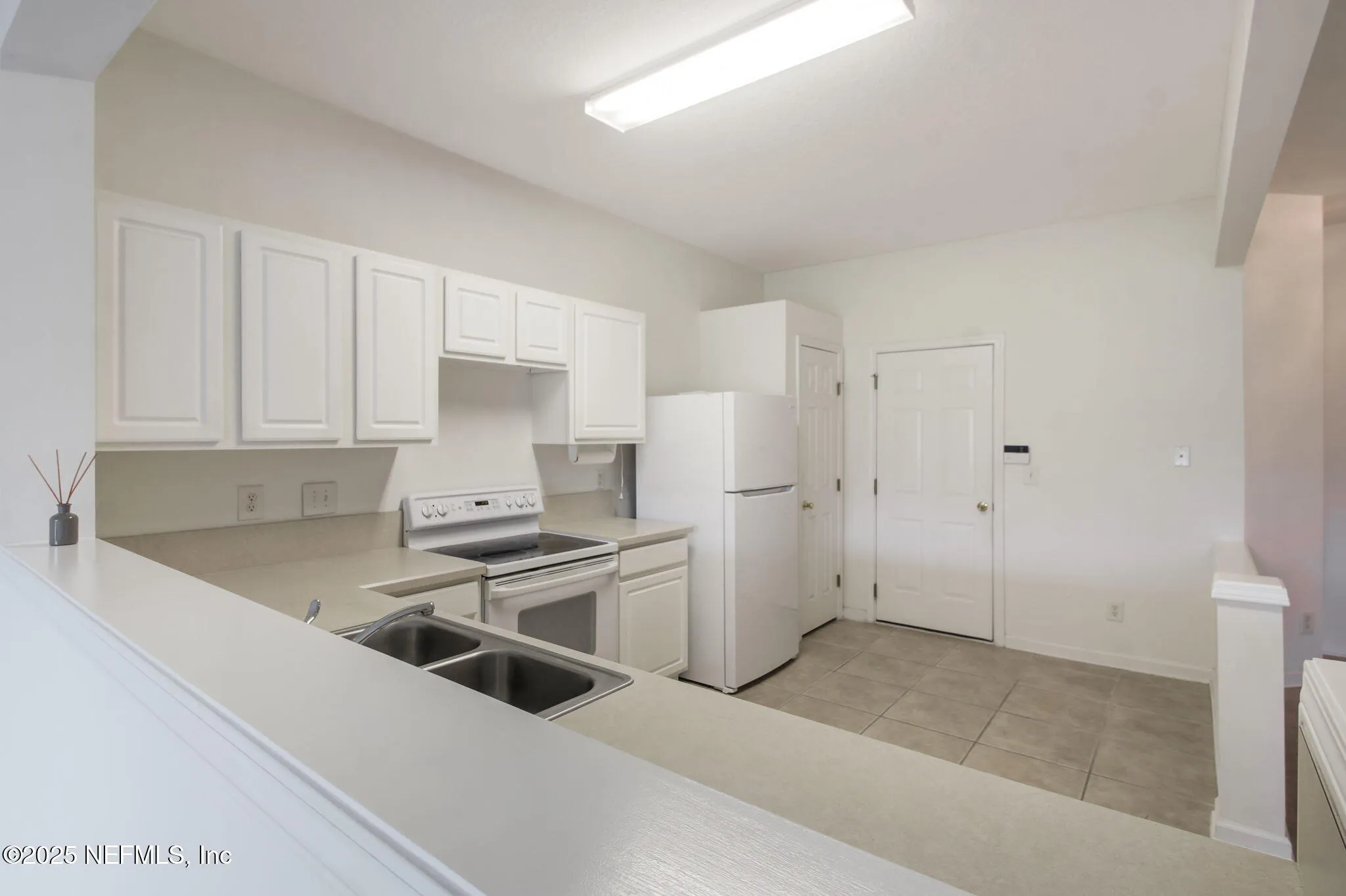 Jacksonville, Florida 32256, United States, 2 Bedrooms Bedrooms, ,3 BathroomsBathrooms,Residential,Active,250255