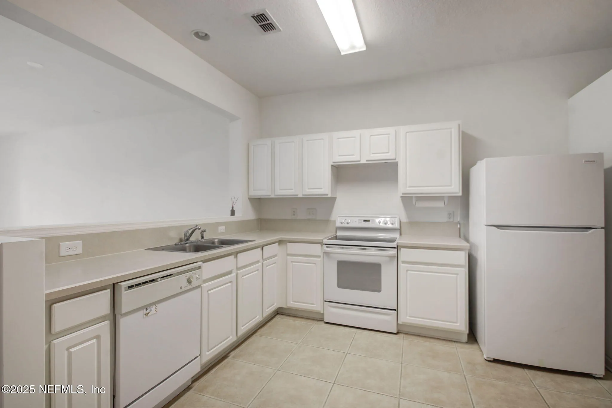 Jacksonville, Florida 32256, United States, 2 Bedrooms Bedrooms, ,3 BathroomsBathrooms,Residential,Active,250255