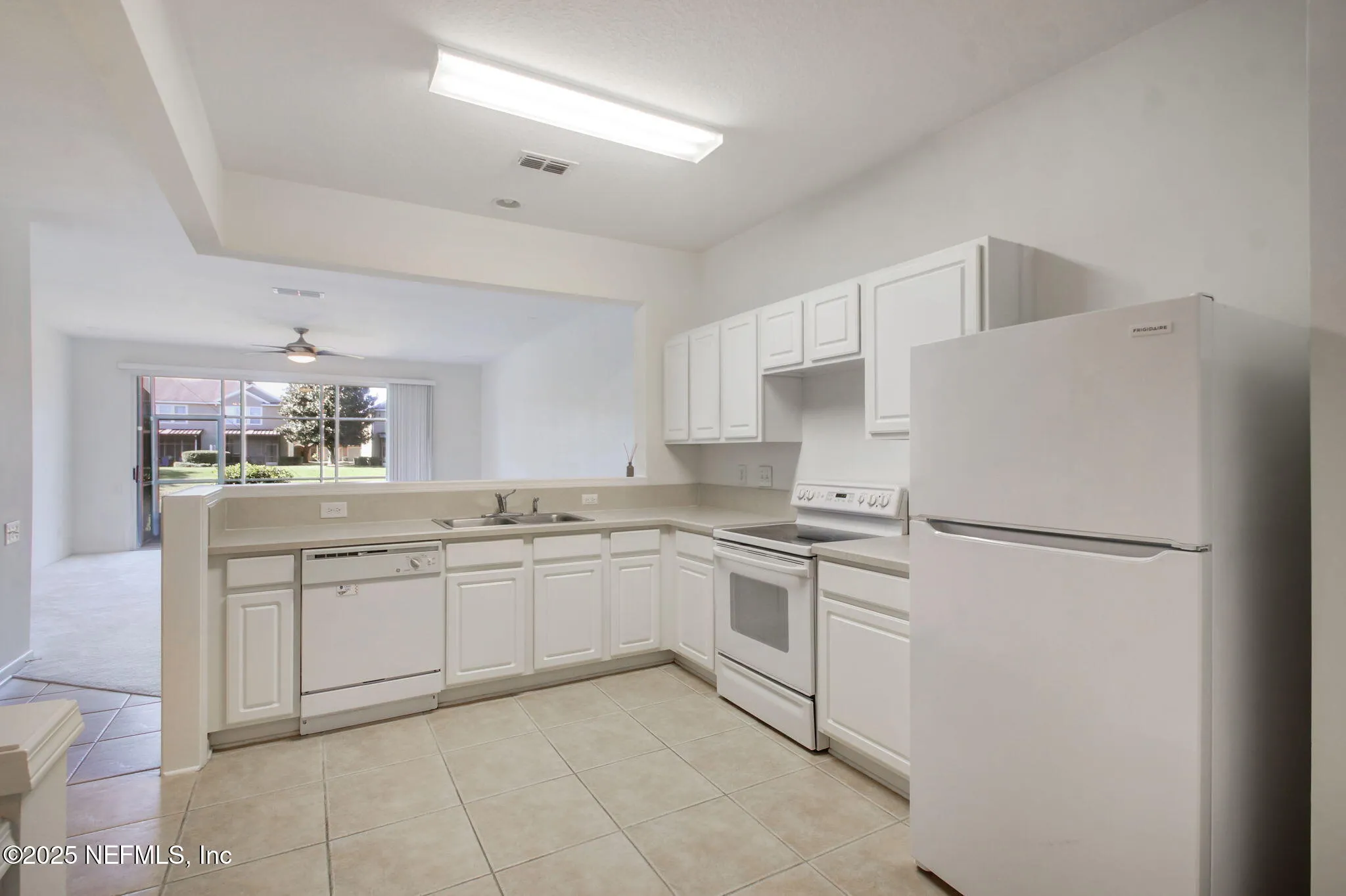 Jacksonville, Florida 32256, United States, 2 Bedrooms Bedrooms, ,3 BathroomsBathrooms,Residential,Active,250255