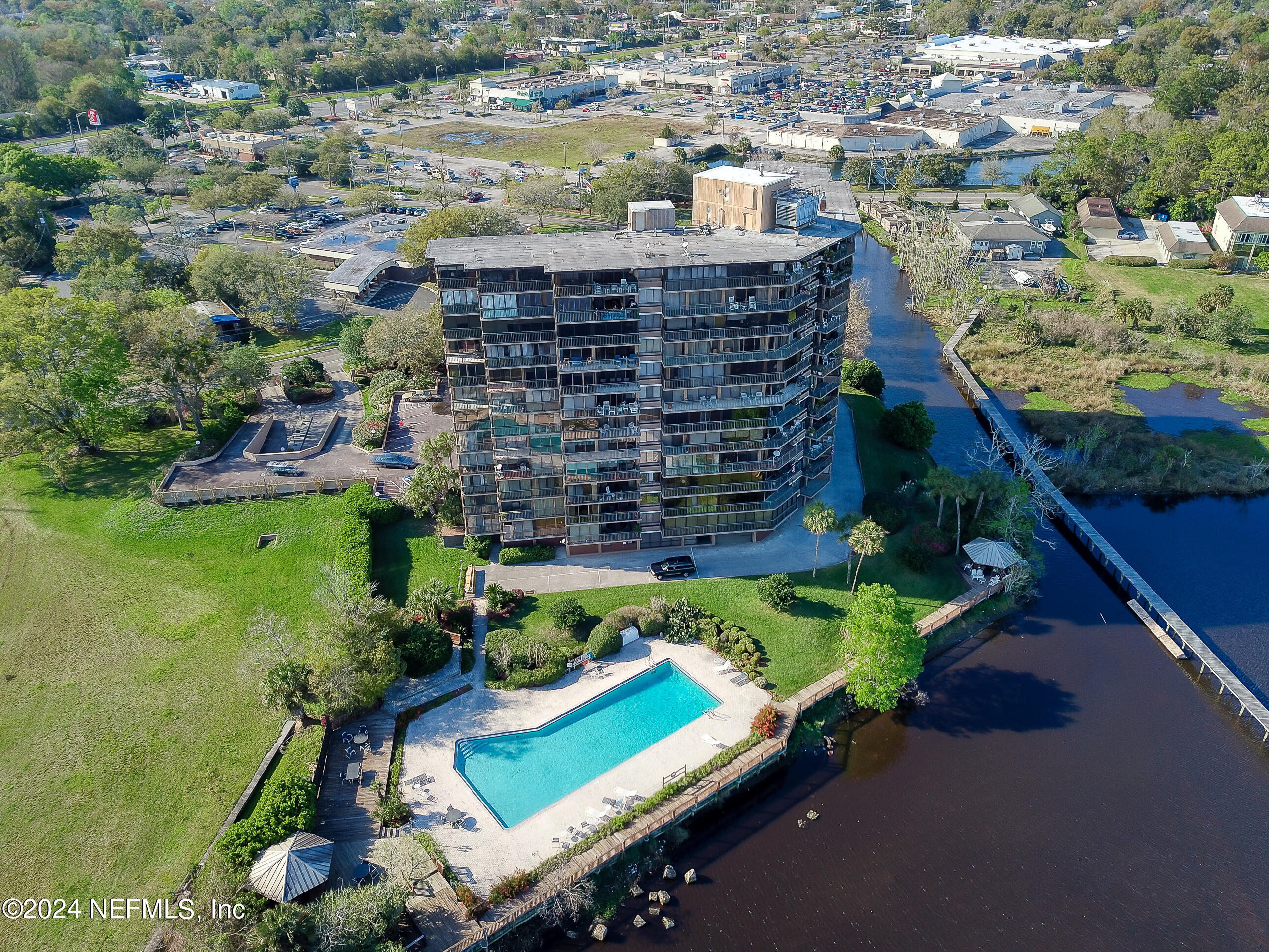 4401 LAKESIDE Drive 903