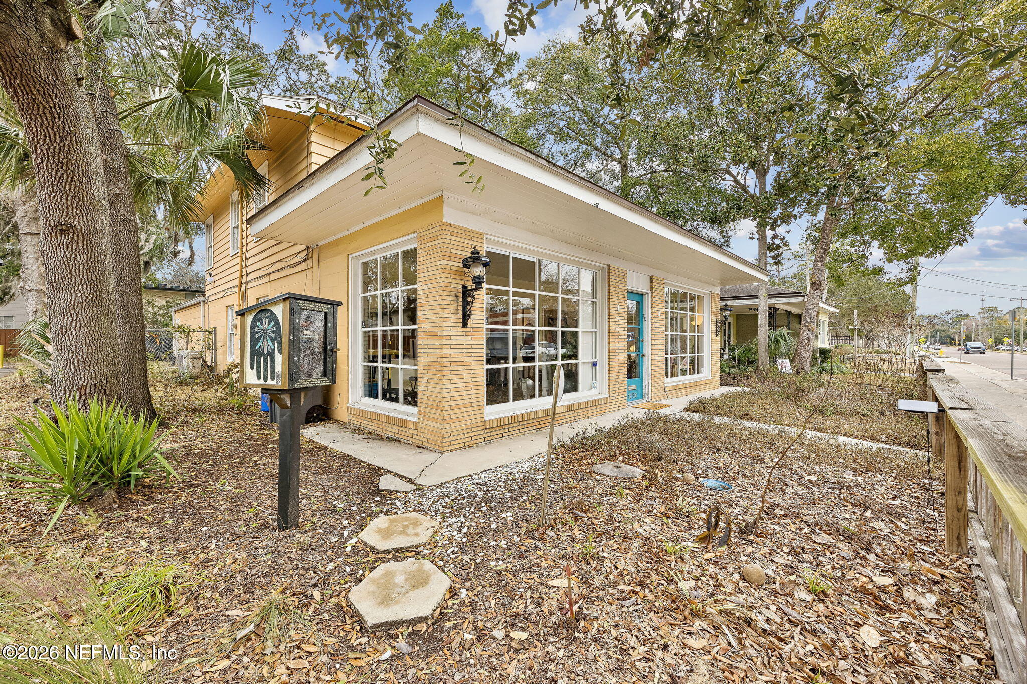 1250 MCDUFF Avenue S