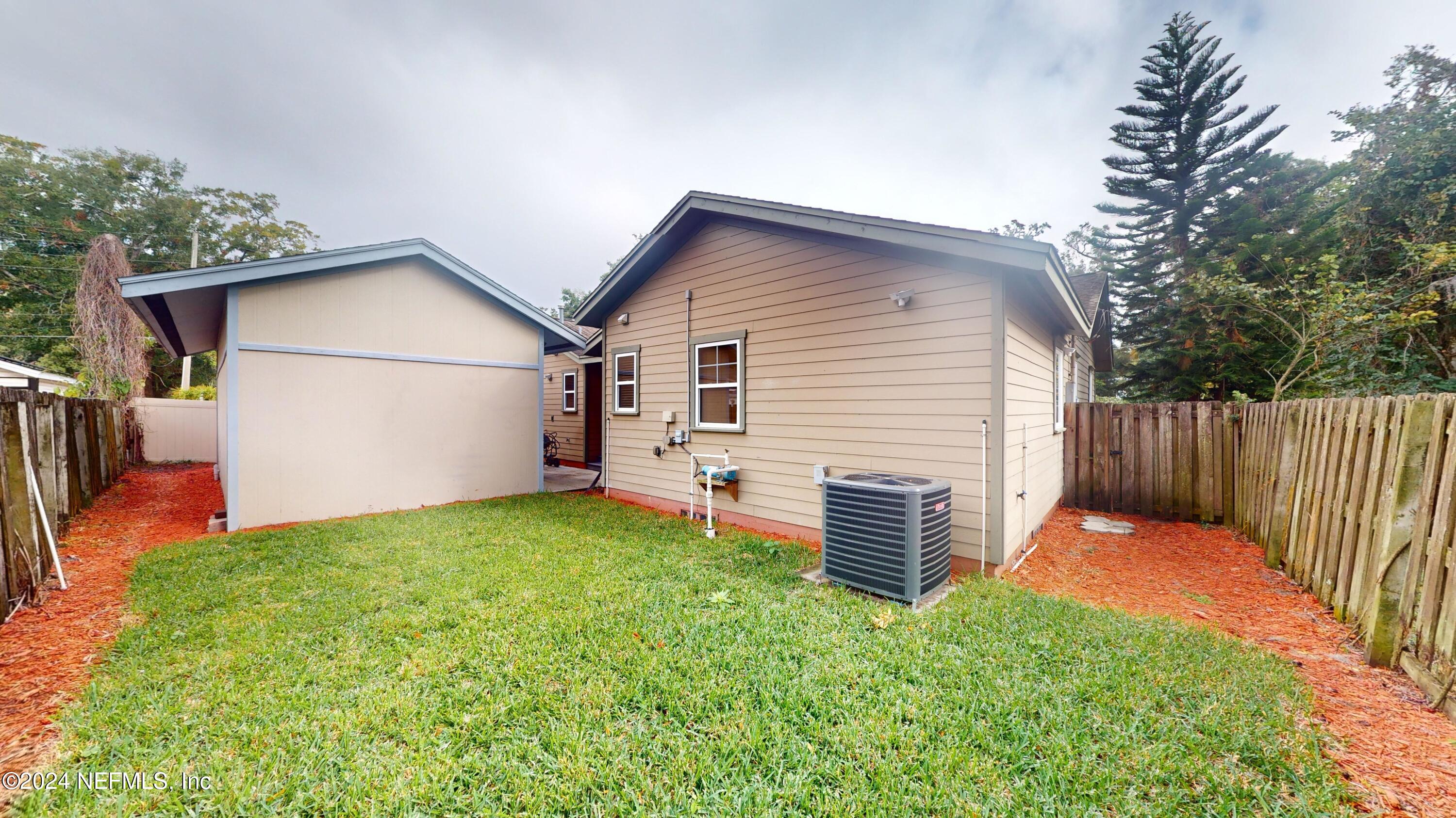 736 HAYDEN Lane